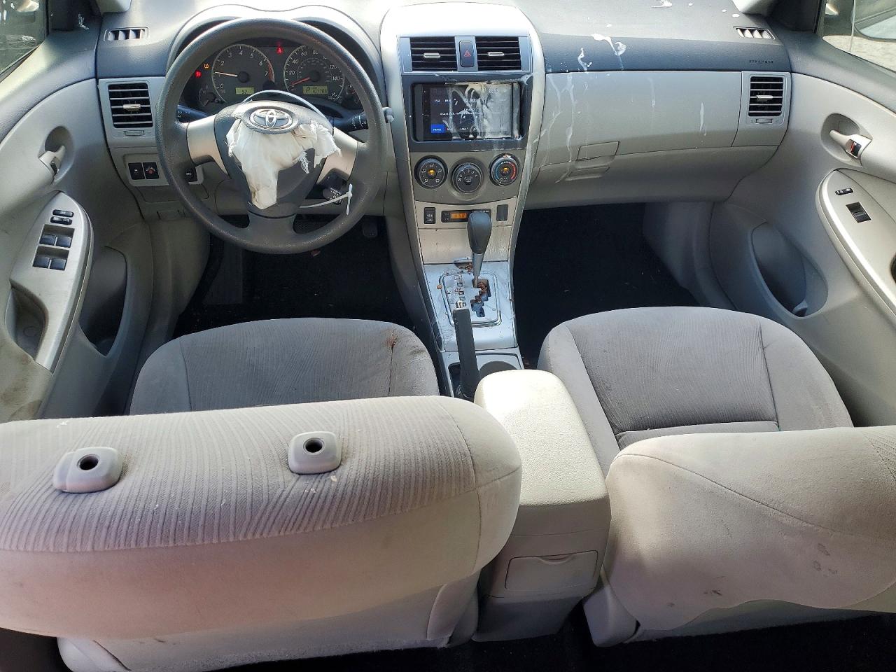 2011 Toyota Corolla Le White vin: JTDBU4EE2B9161120
