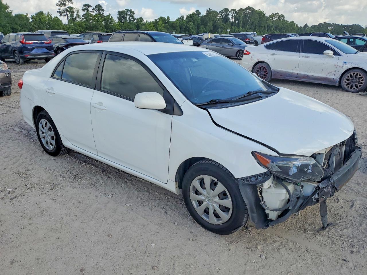 2011 Toyota Corolla Le White vin: JTDBU4EE2B9161120