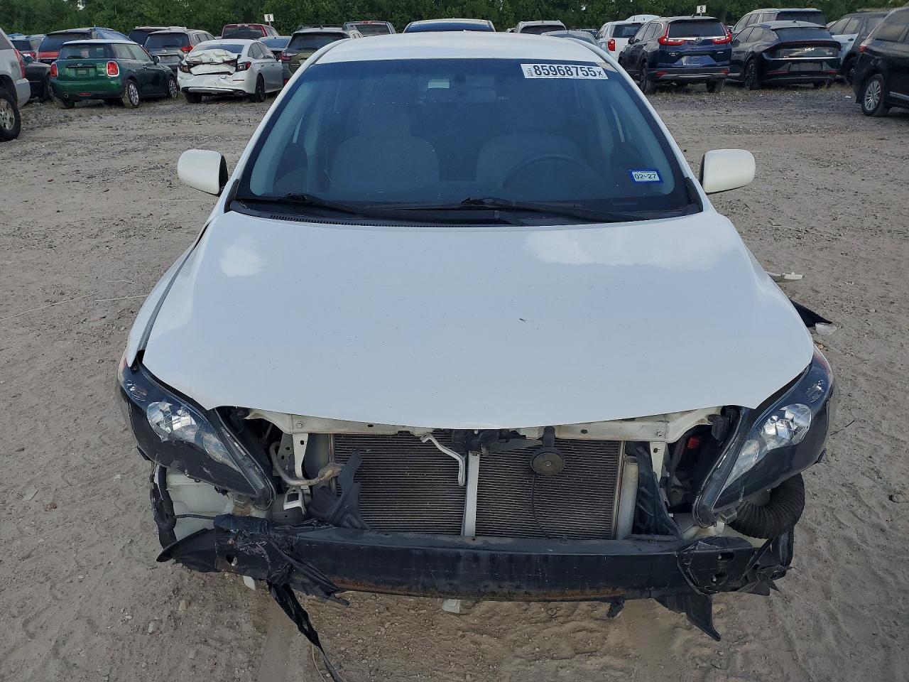 2011 Toyota Corolla Le White vin: JTDBU4EE2B9161120