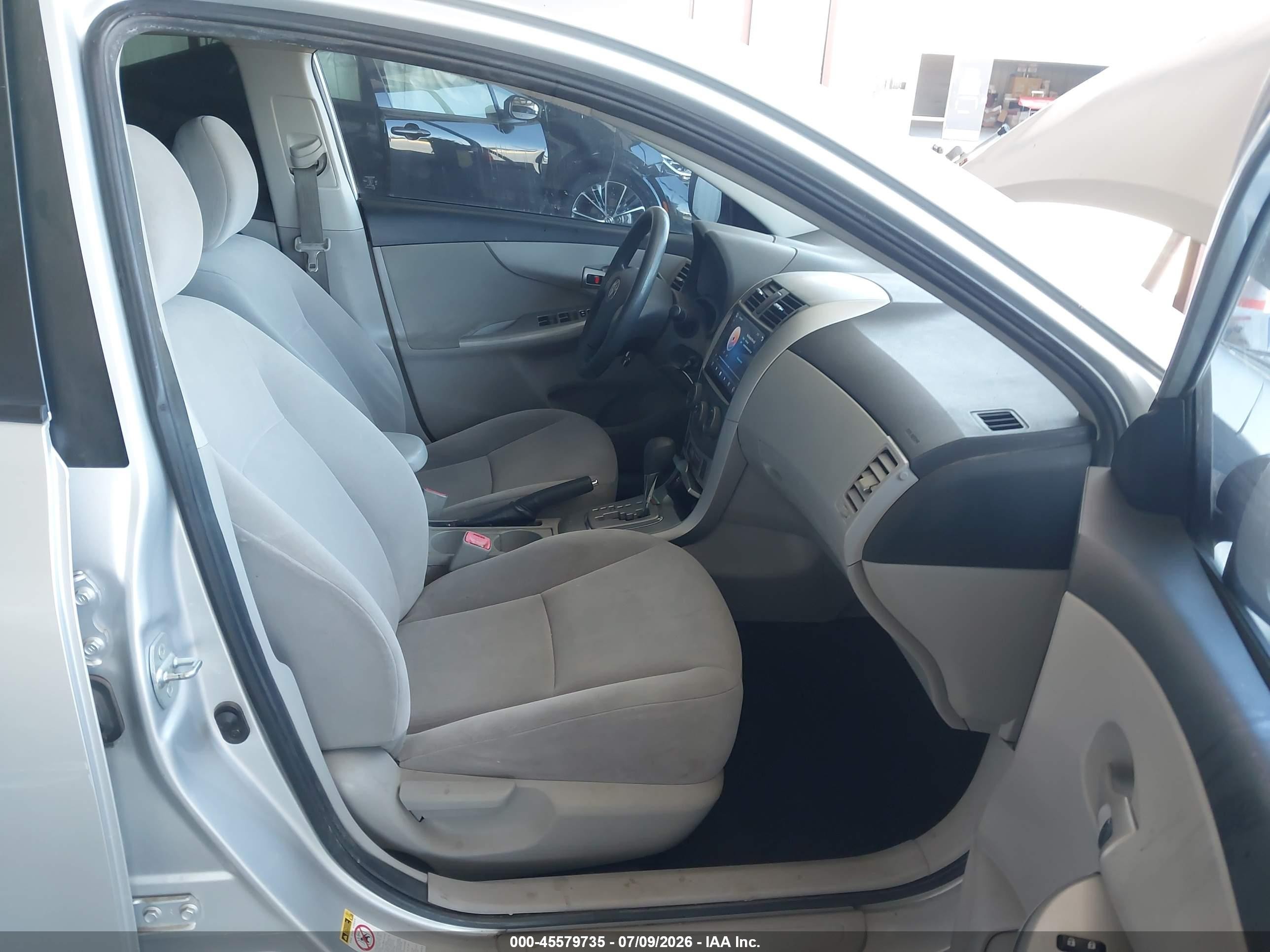 2011 Toyota Corolla Le Silver vin: JTDBU4EE2B9163479