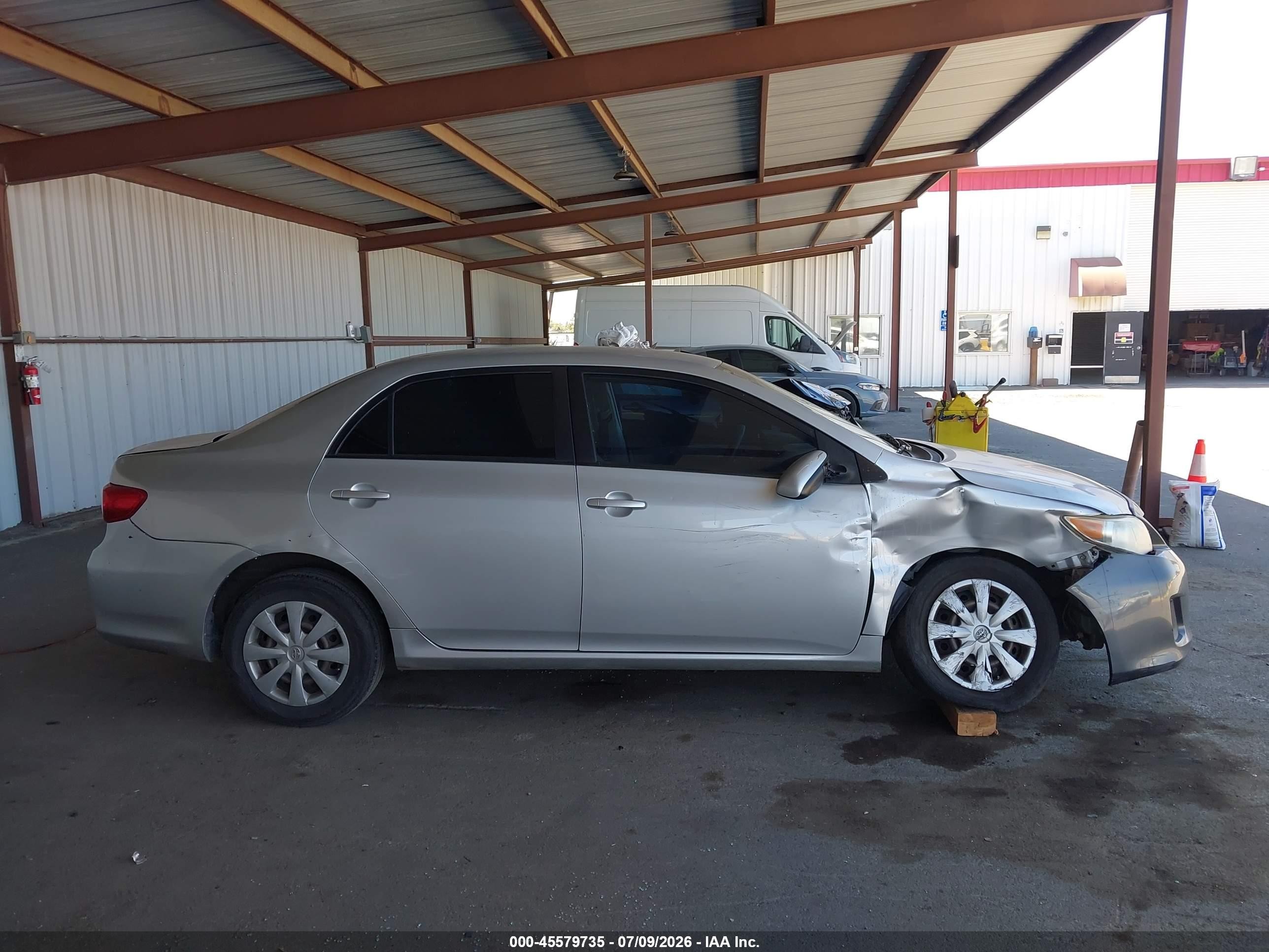 2011 Toyota Corolla Le Silver vin: JTDBU4EE2B9163479