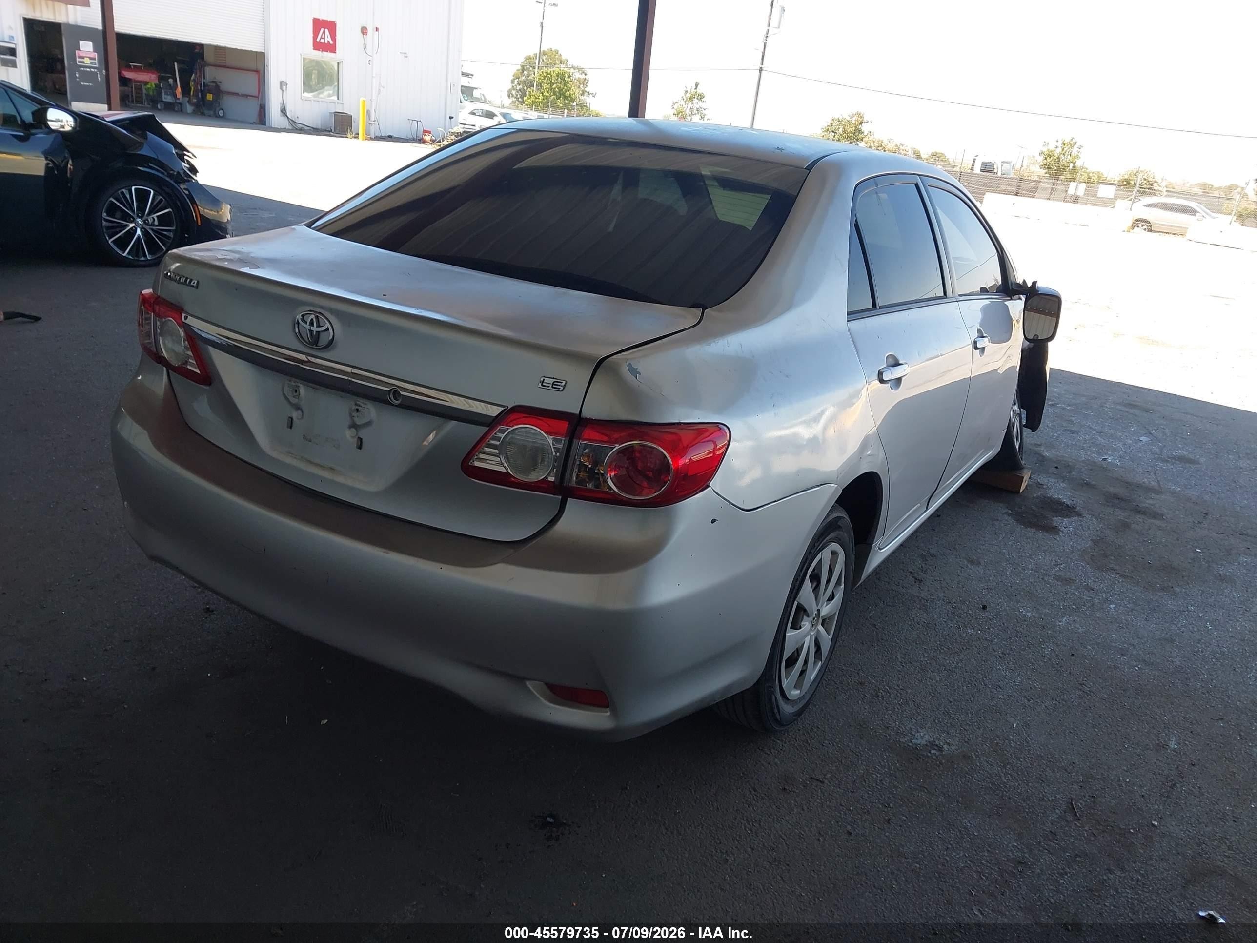 2011 Toyota Corolla Le Silver vin: JTDBU4EE2B9163479