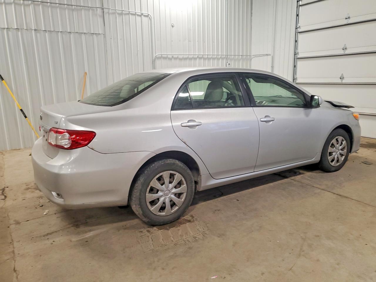 2011 Toyota Corolla Le Silver vin: JTDBU4EE2B9169640