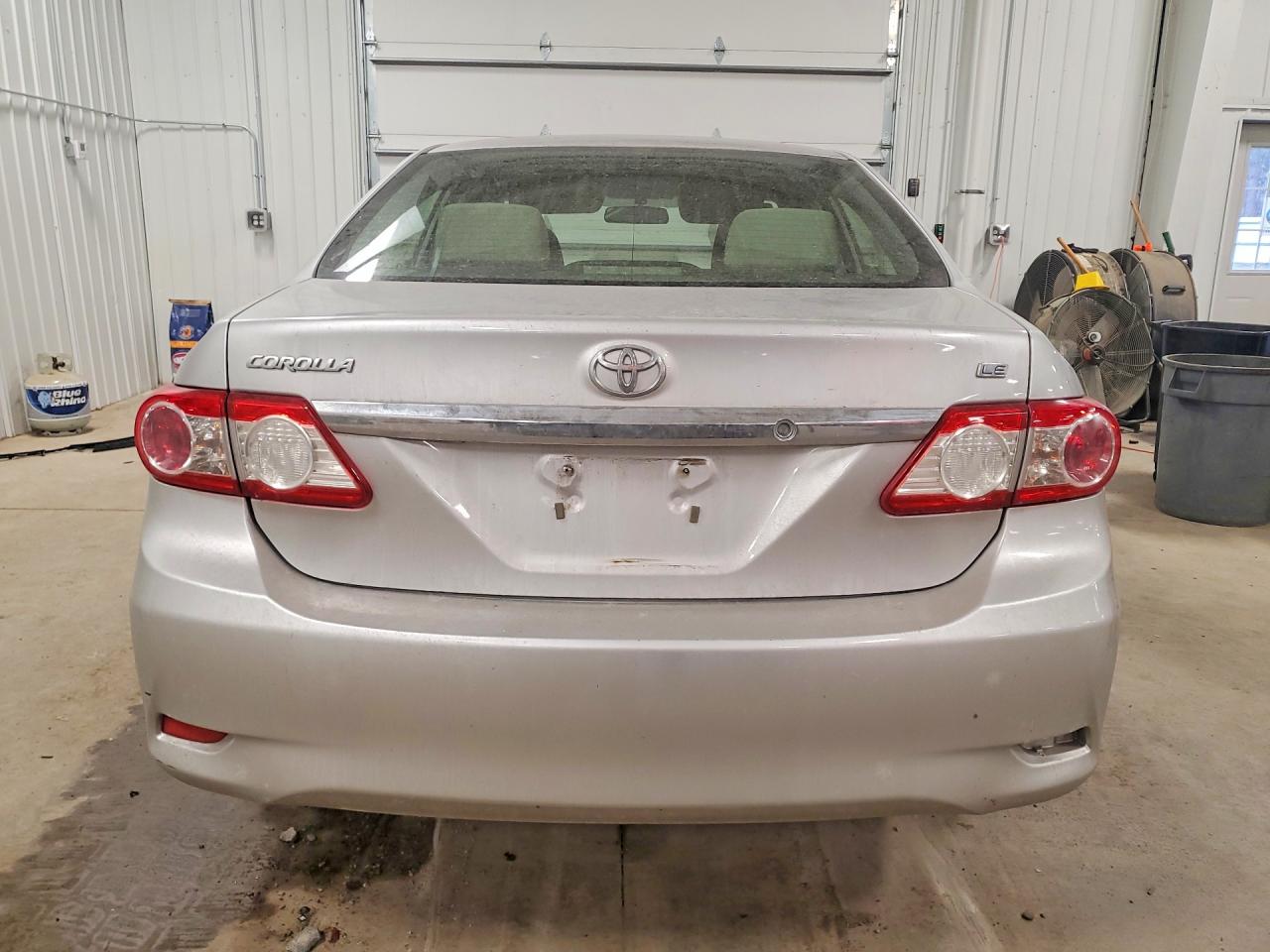 2011 Toyota Corolla Le Silver vin: JTDBU4EE2B9169640