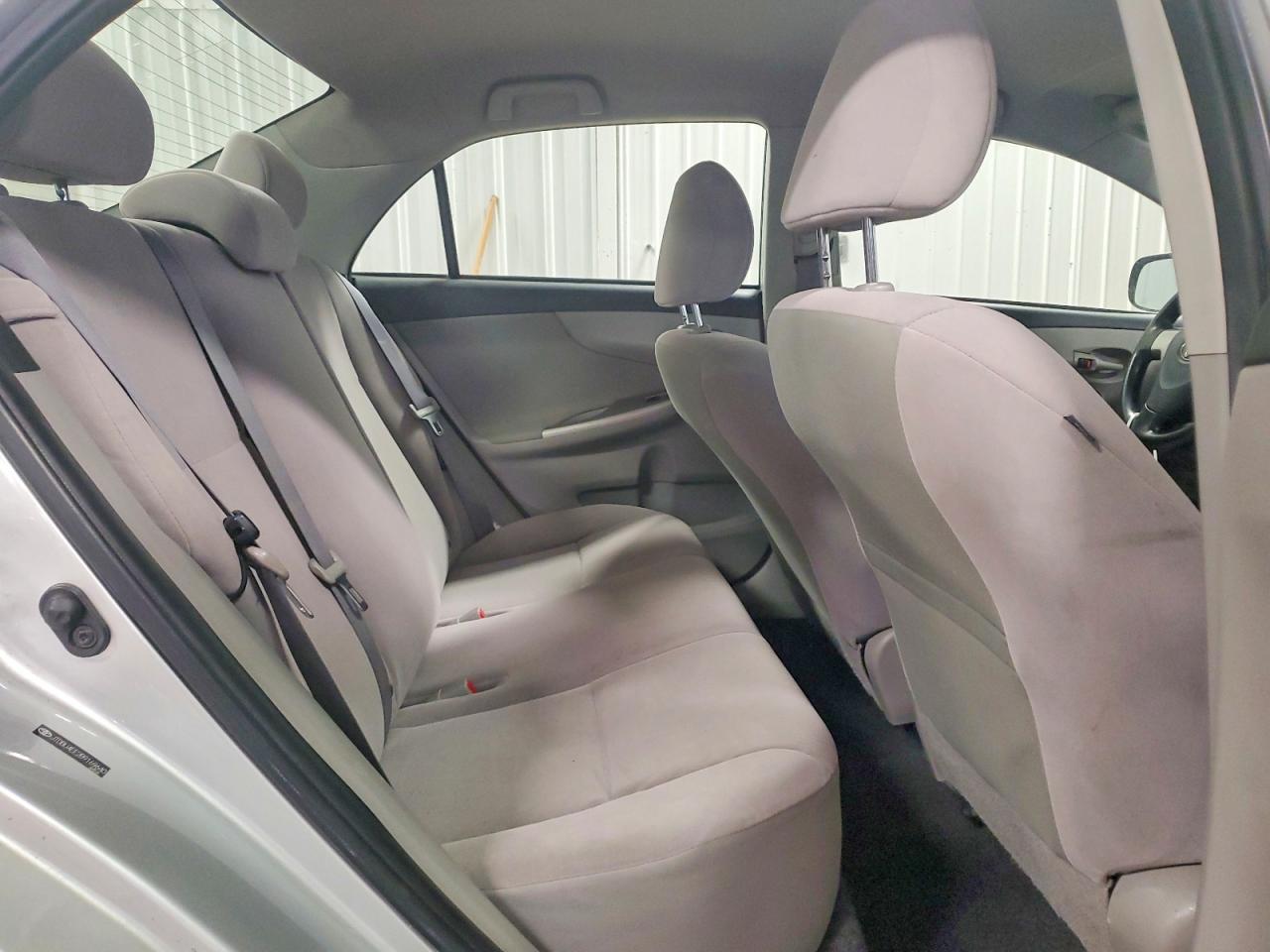 2011 Toyota Corolla Le Silver vin: JTDBU4EE2B9169640