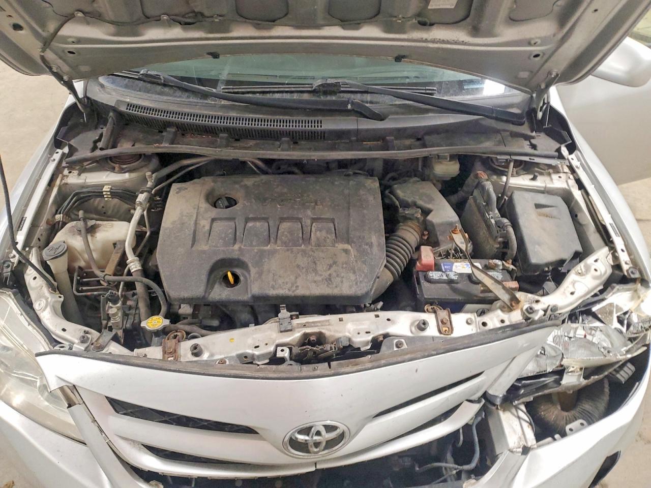 2011 Toyota Corolla Le Silver vin: JTDBU4EE2B9169640