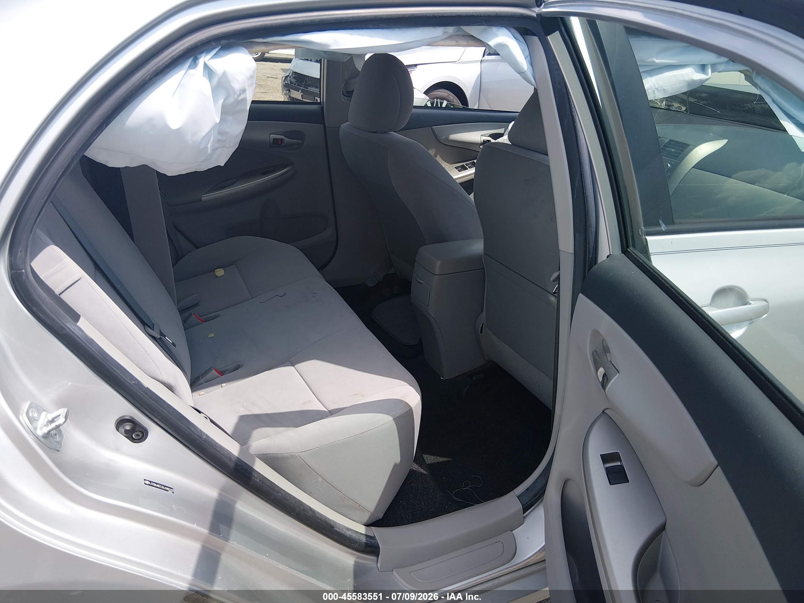 2011 Toyota Corolla Le Серебряный vin: JTDBU4EE2BJ088233