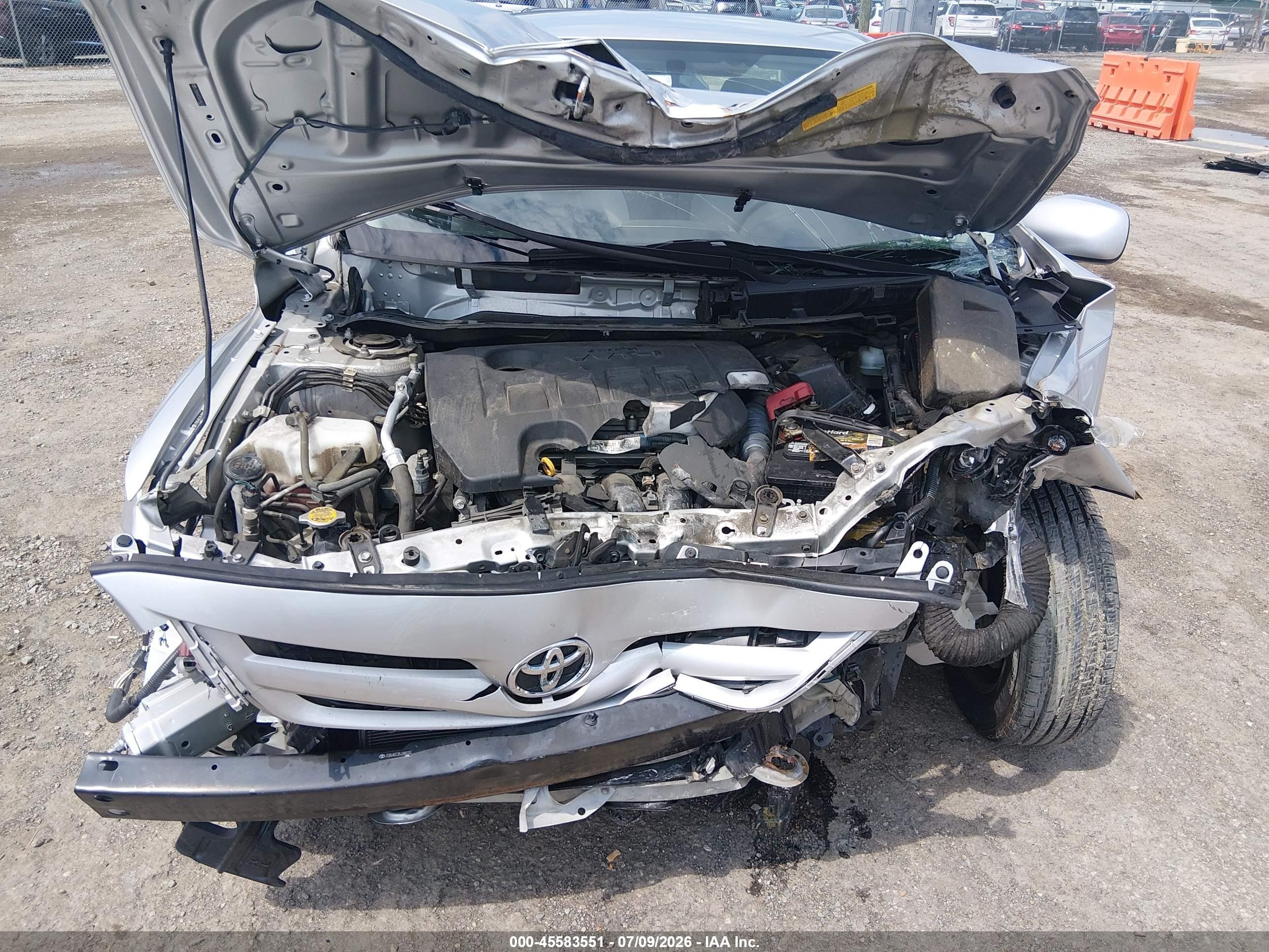 2011 Toyota Corolla Le Серебряный vin: JTDBU4EE2BJ088233