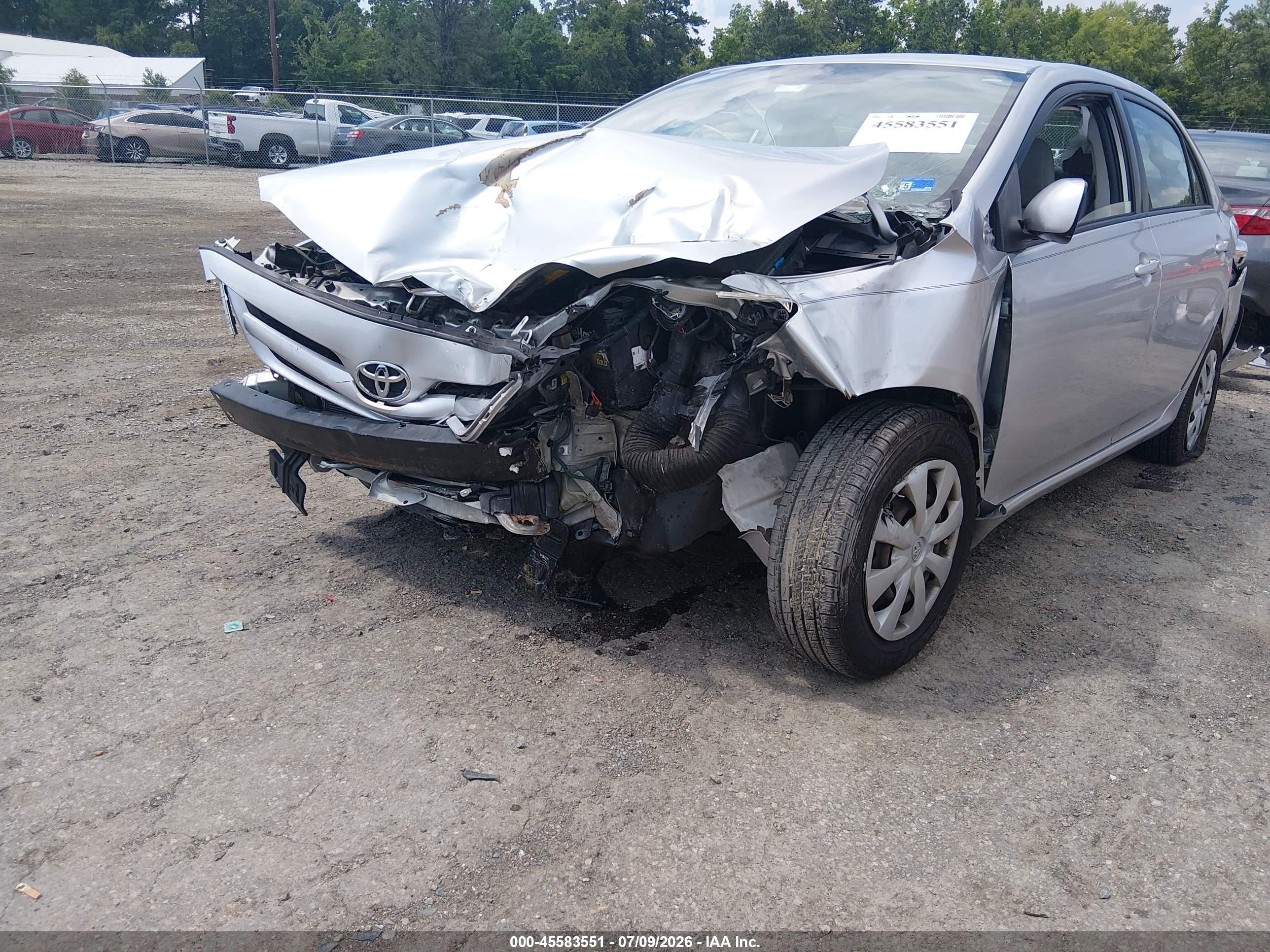 2011 Toyota Corolla Le Серебряный vin: JTDBU4EE2BJ088233