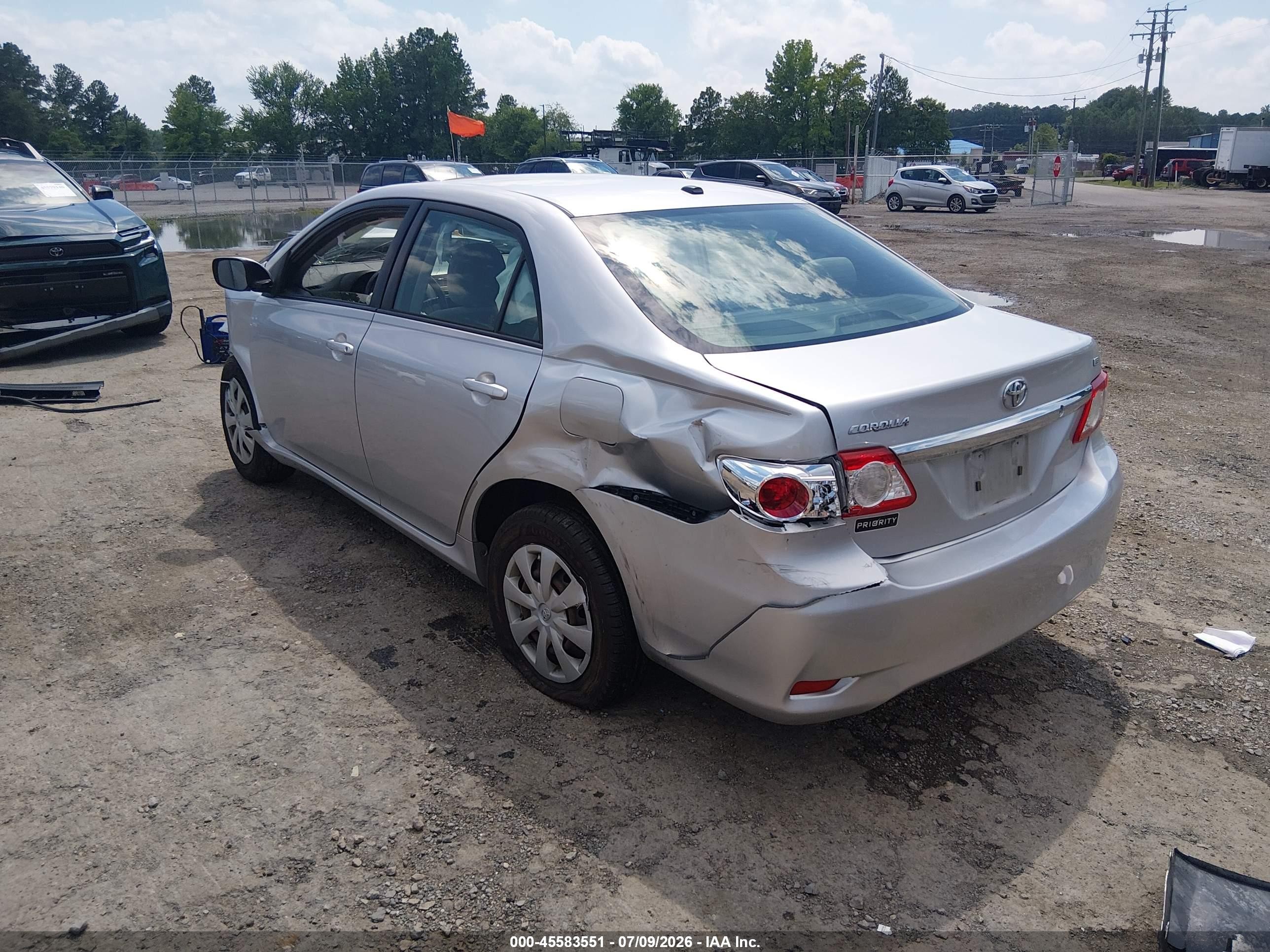 2011 Toyota Corolla Le Серебряный vin: JTDBU4EE2BJ088233