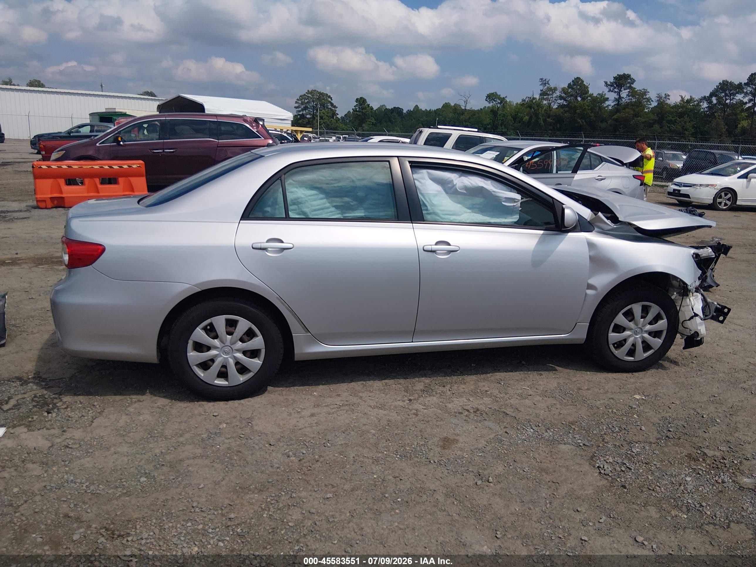 2011 Toyota Corolla Le Серебряный vin: JTDBU4EE2BJ088233
