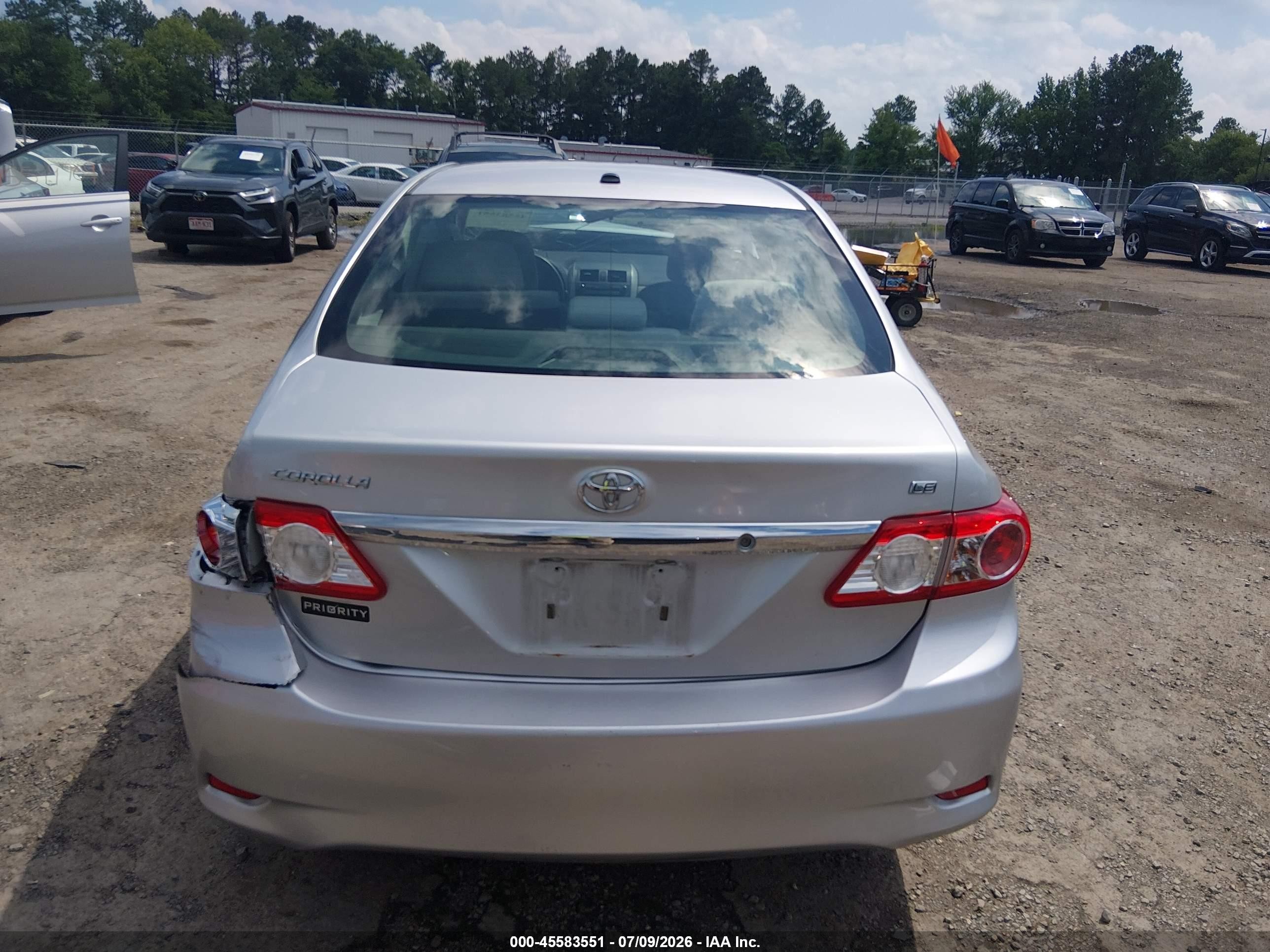 2011 Toyota Corolla Le Серебряный vin: JTDBU4EE2BJ088233