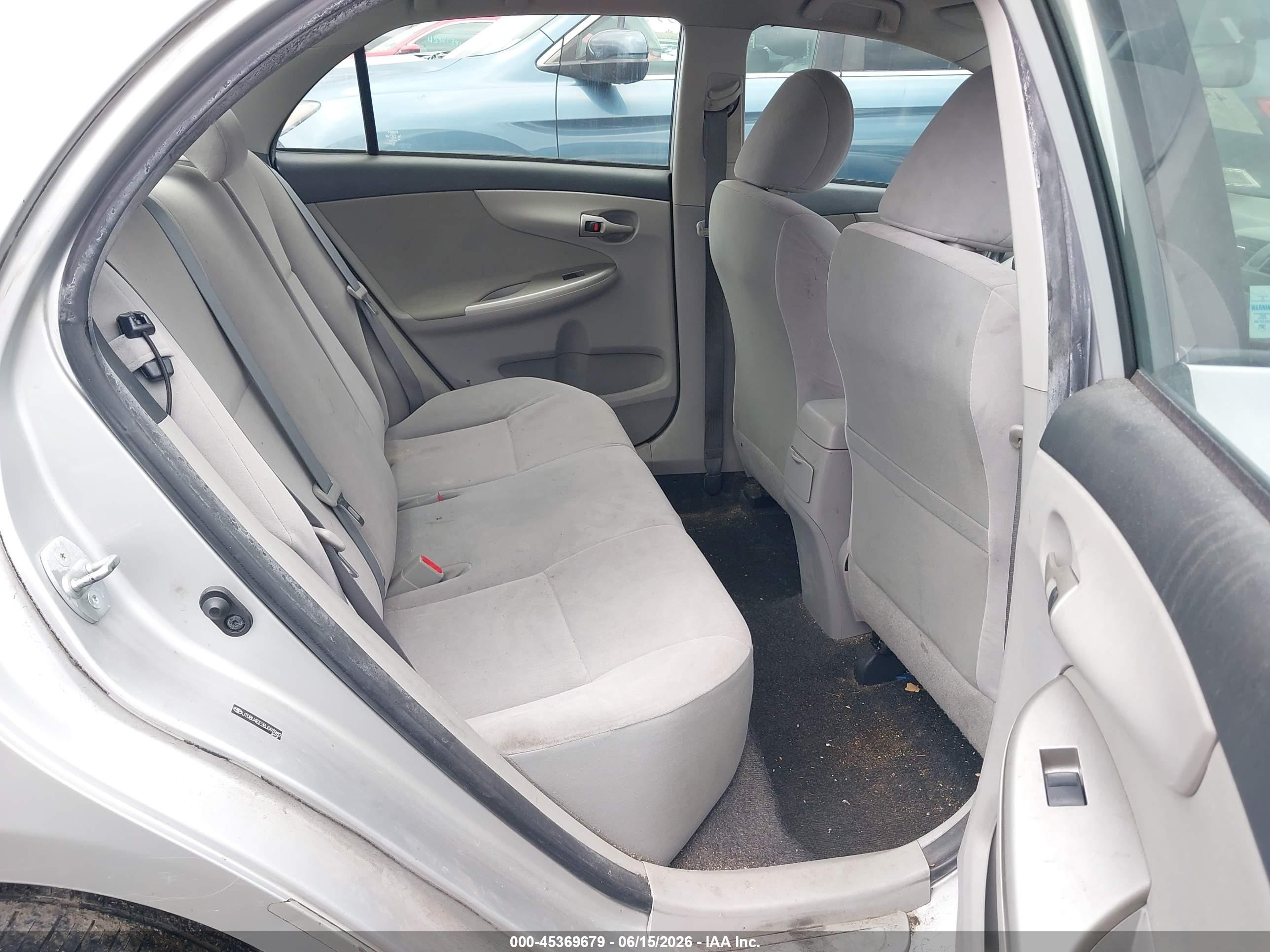 2011 Toyota Corolla Le Silver vin: JTDBU4EE2BJ093982