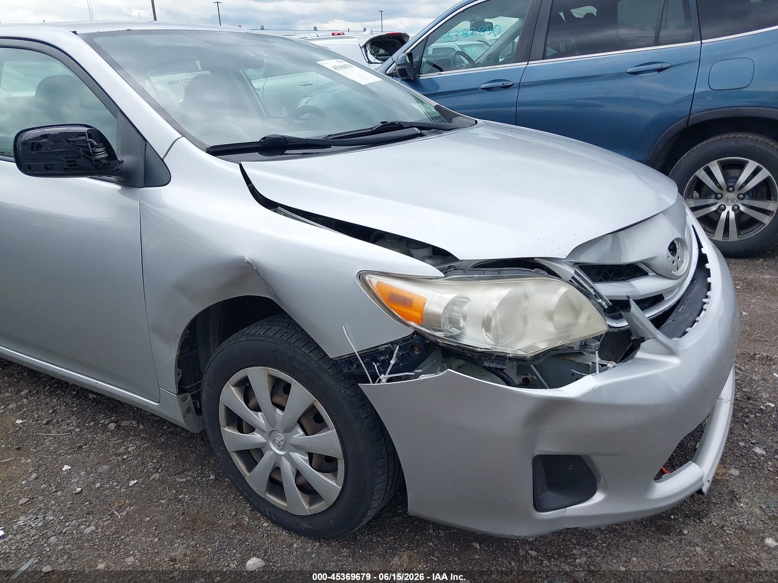 2011 Toyota Corolla Le Silver vin: JTDBU4EE2BJ093982