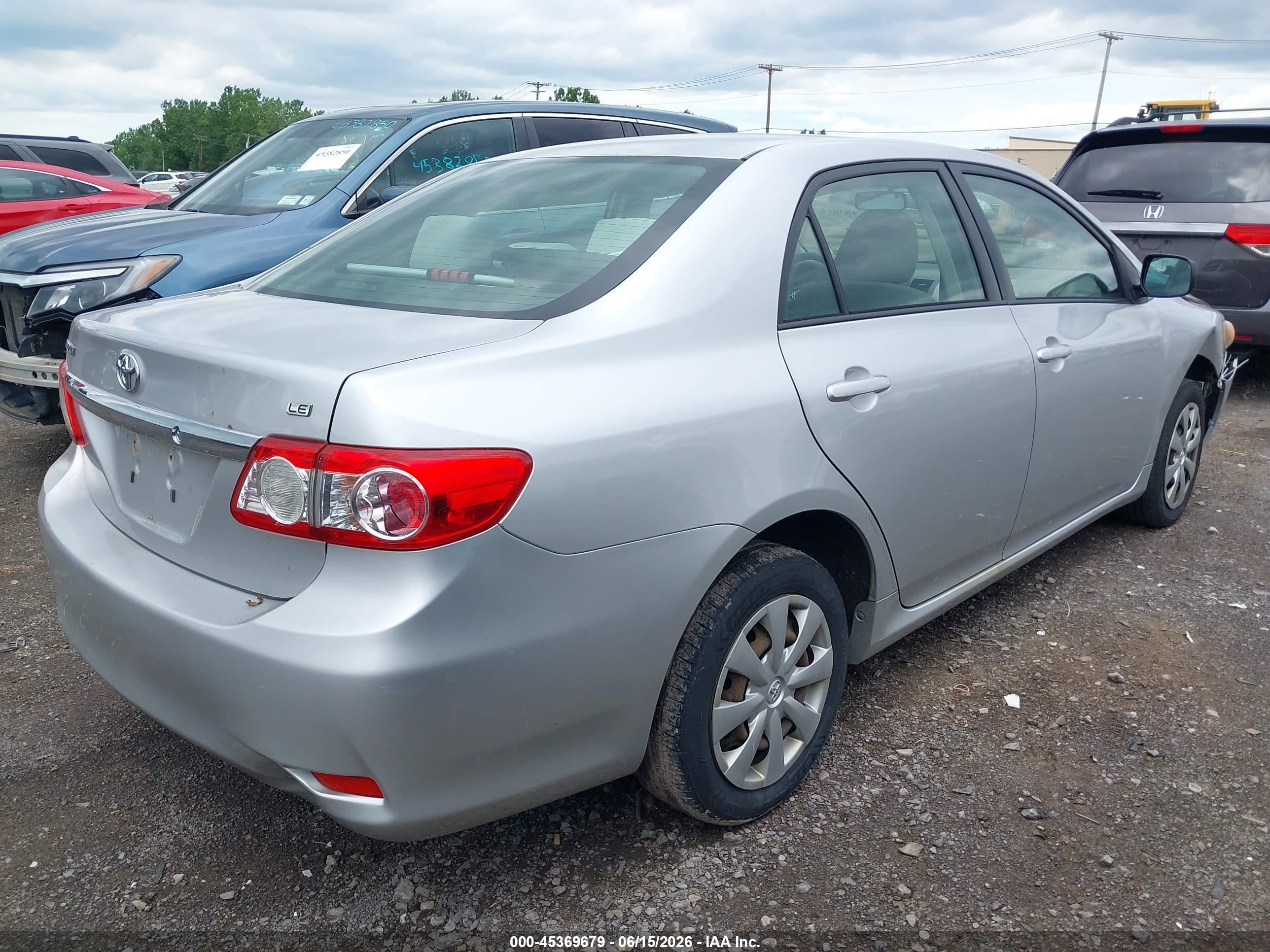 2011 Toyota Corolla Le Silver vin: JTDBU4EE2BJ093982