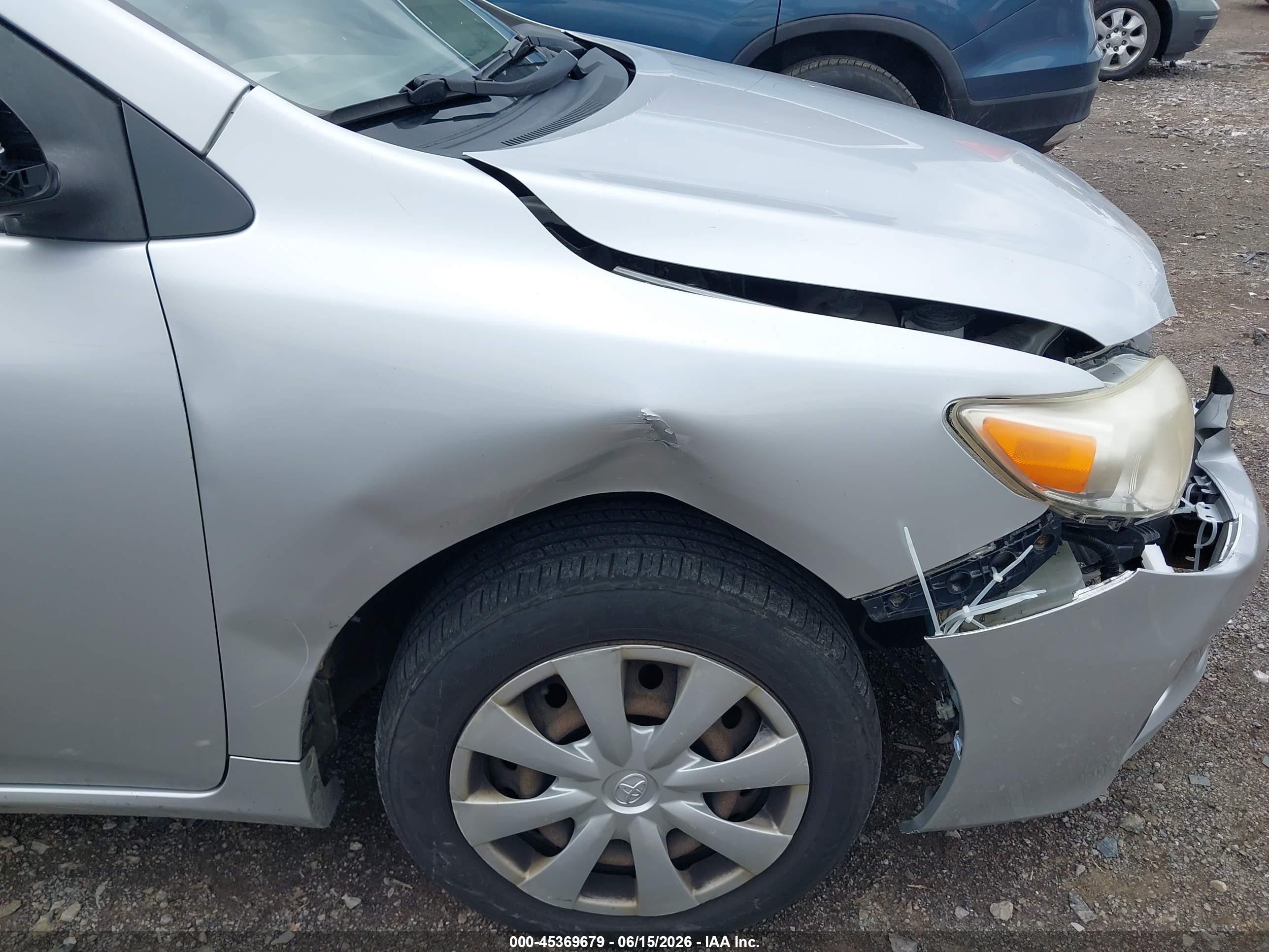 2011 Toyota Corolla Le Silver vin: JTDBU4EE2BJ093982