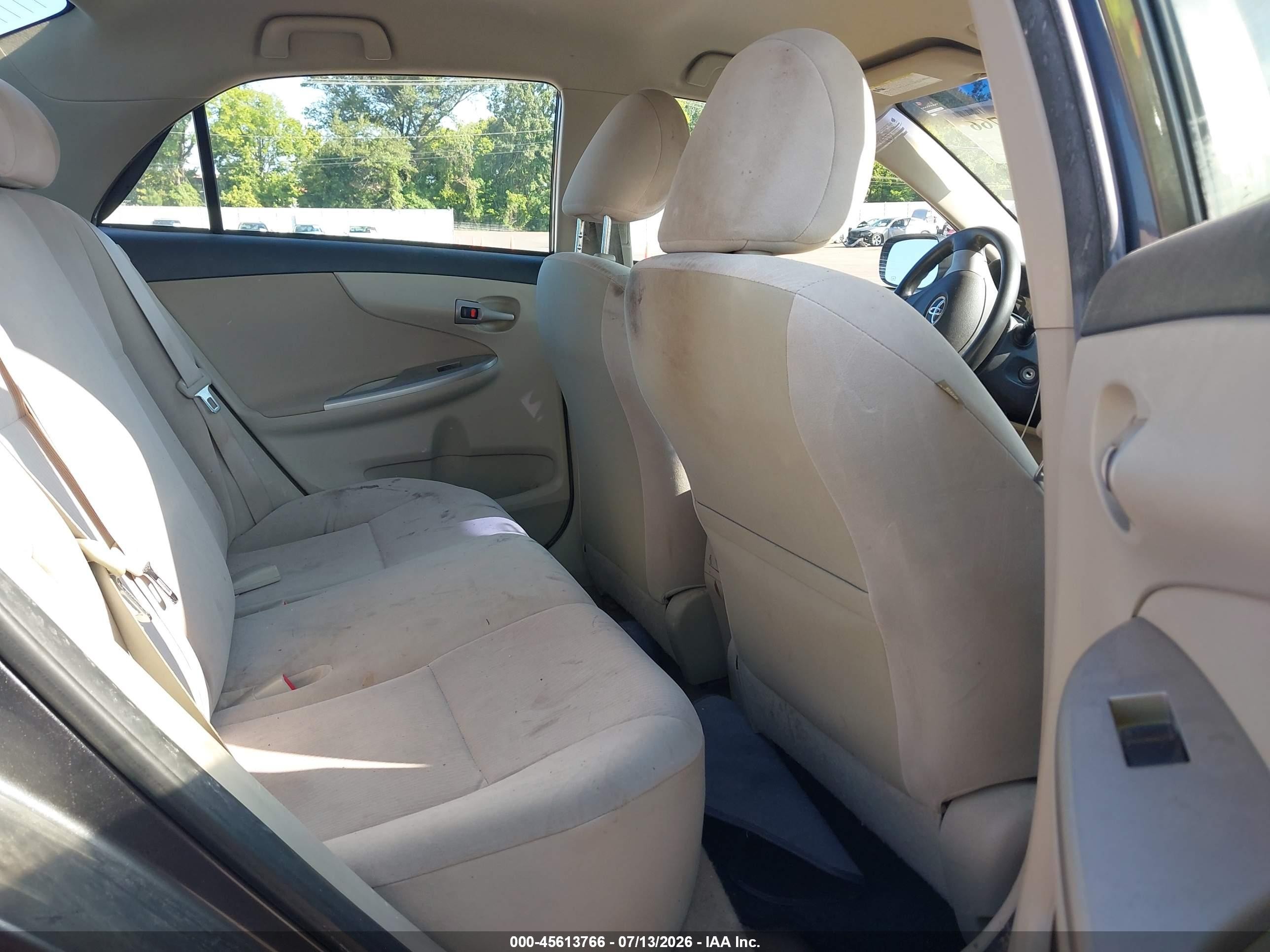 2011 Toyota Corolla Le Gray vin: JTDBU4EE2BJ097885
