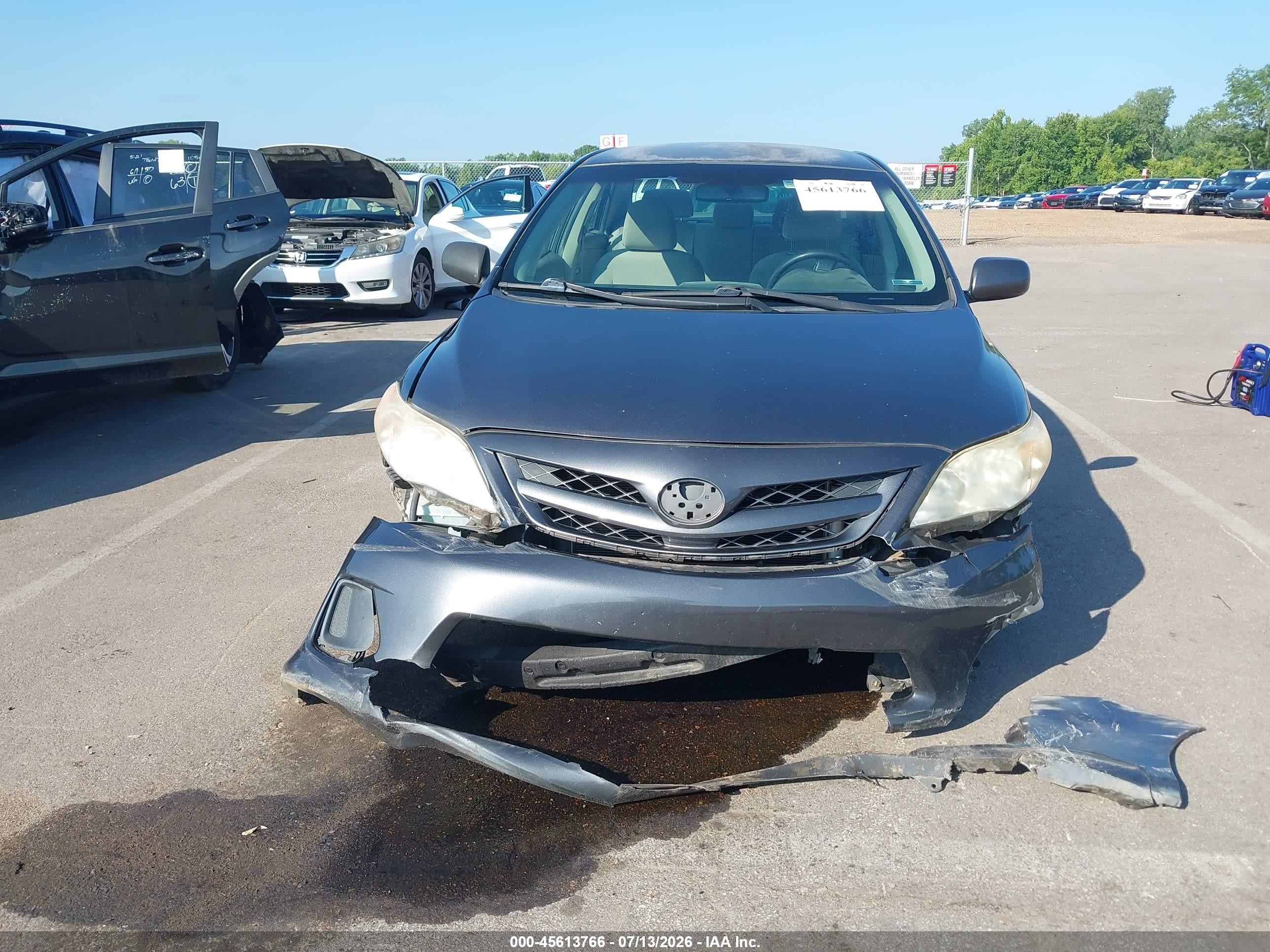 2011 Toyota Corolla Le Gray vin: JTDBU4EE2BJ097885