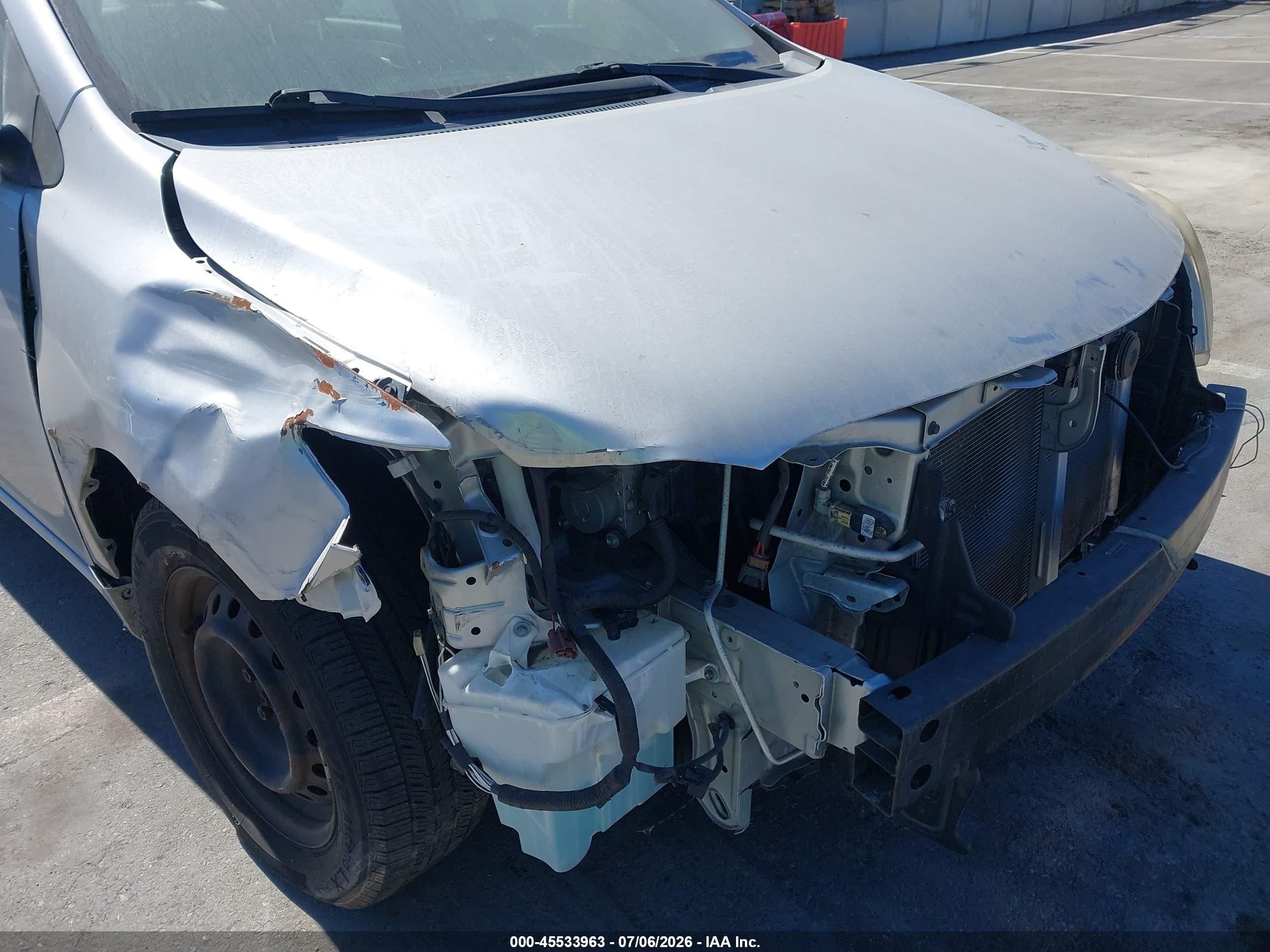 2011 Toyota Corolla Le Silver vin: JTDBU4EE2BJ101093