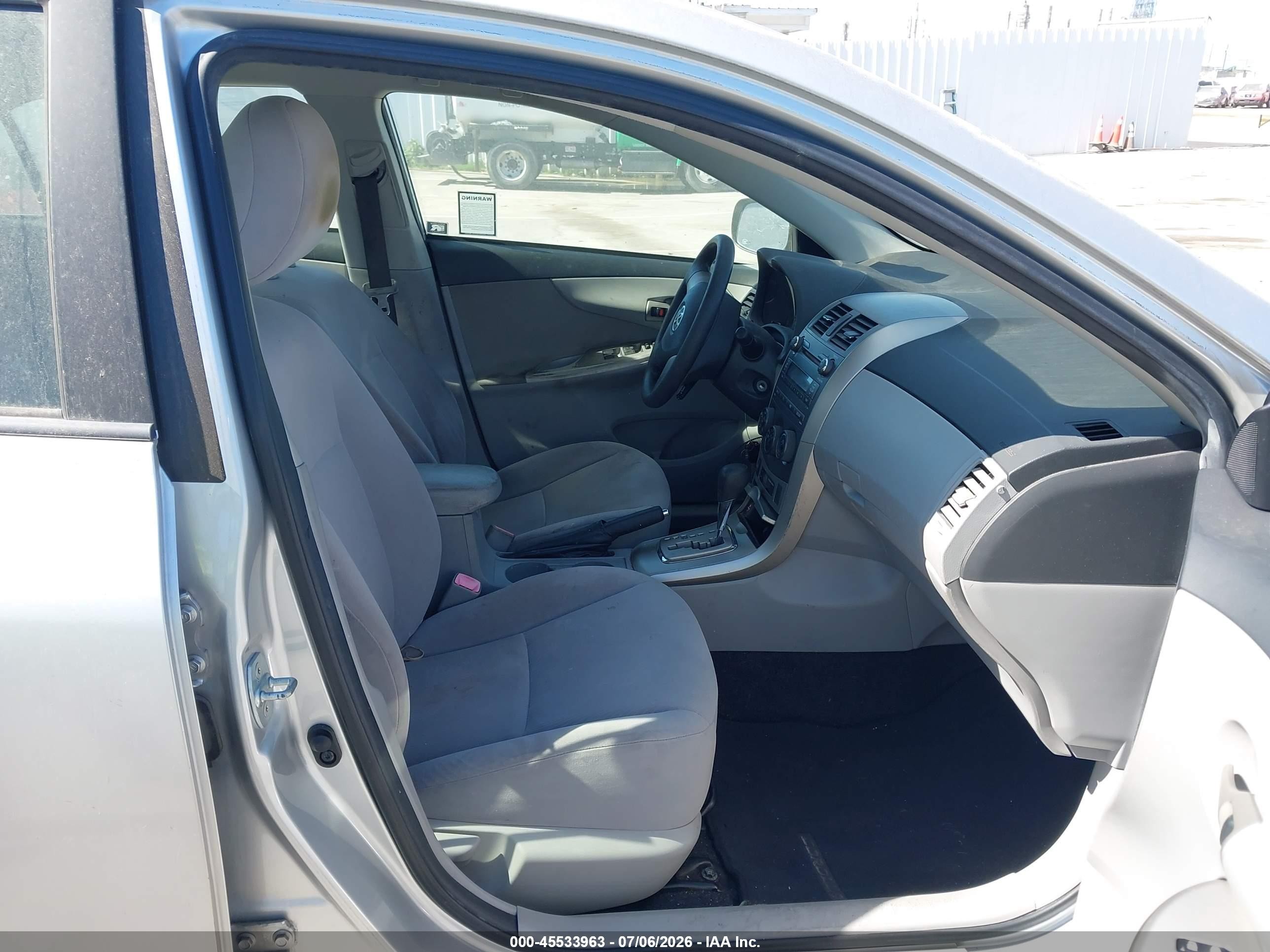 2011 Toyota Corolla Le Silver vin: JTDBU4EE2BJ101093