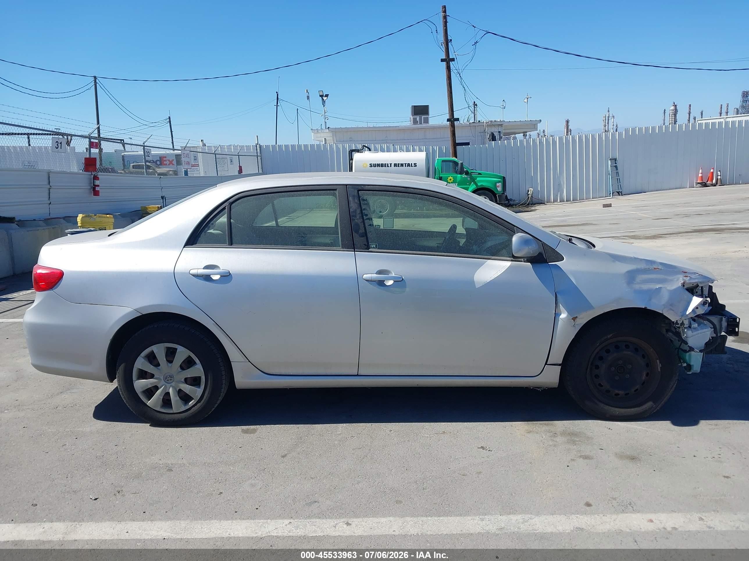 2011 Toyota Corolla Le Silver vin: JTDBU4EE2BJ101093