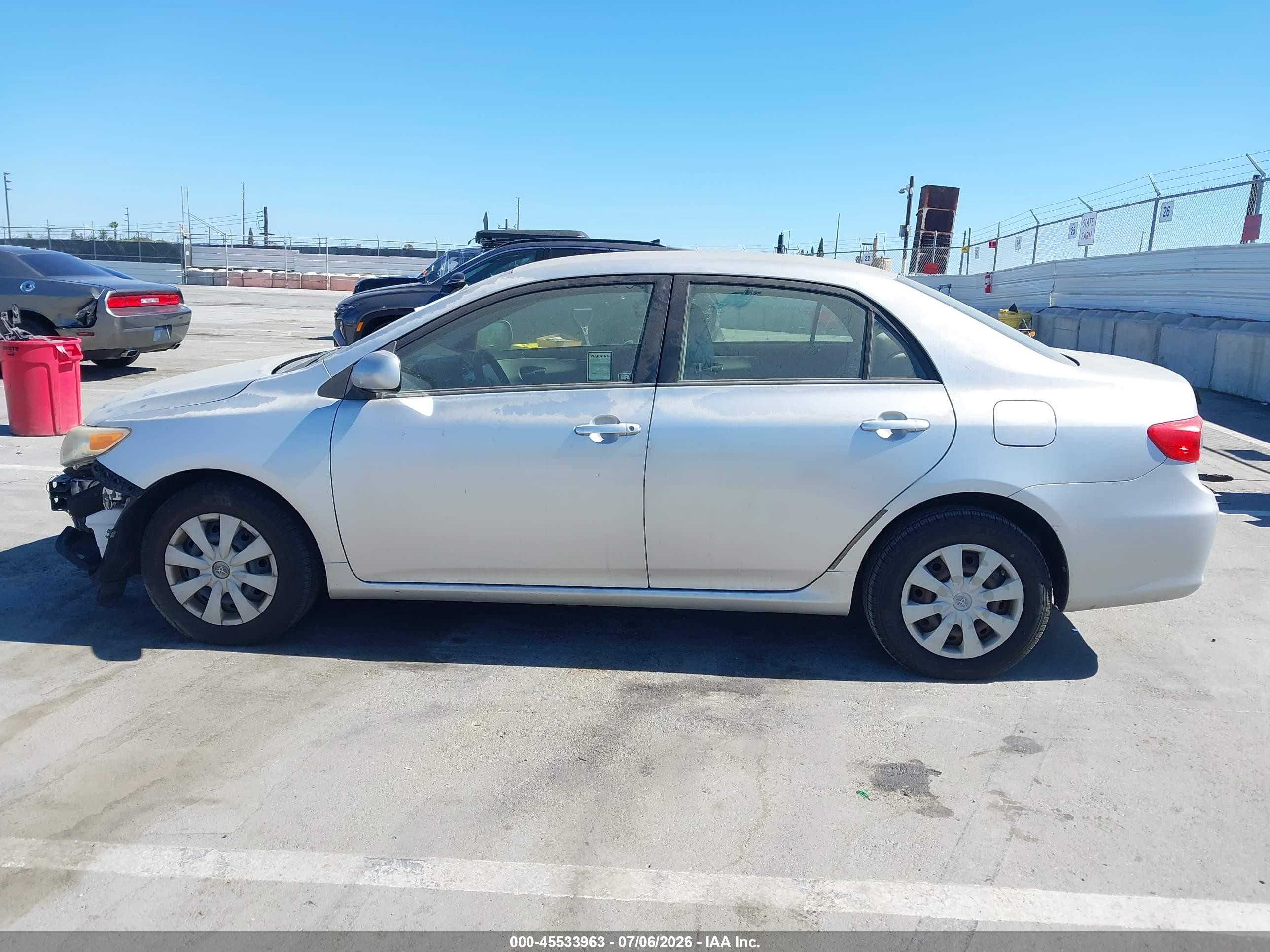 2011 Toyota Corolla Le Silver vin: JTDBU4EE2BJ101093