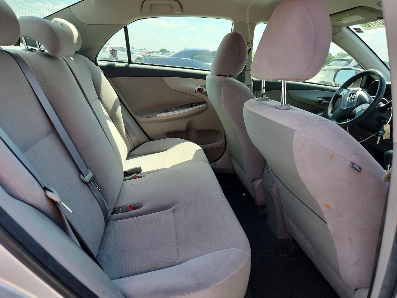 2011 Toyota Corolla Le Silver vin: JTDBU4EE2BJ103118