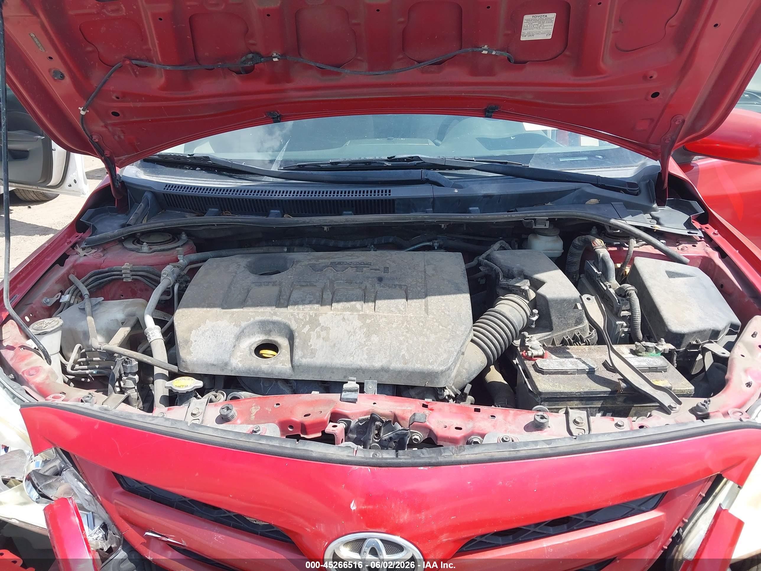 2011 Toyota Corolla Le Red vin: JTDBU4EE2BJ107105