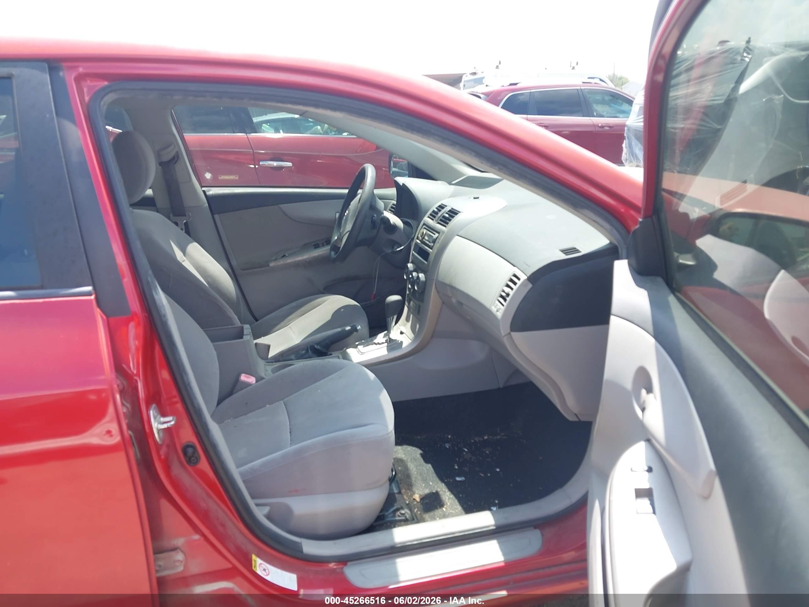 2011 Toyota Corolla Le Red vin: JTDBU4EE2BJ107105