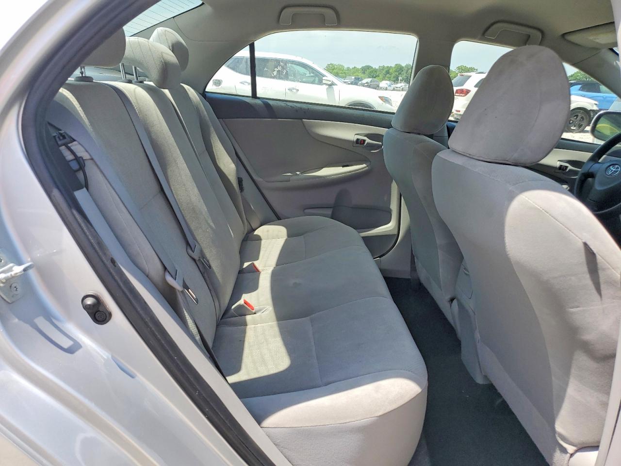 2012 Toyota Corolla L Silver vin: JTDBU4EE2C9177271