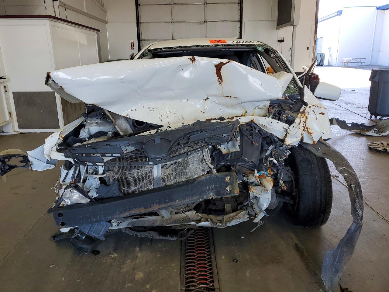 2013 Toyota Corolla Le White vin: JTDBU4EE2DJ116275