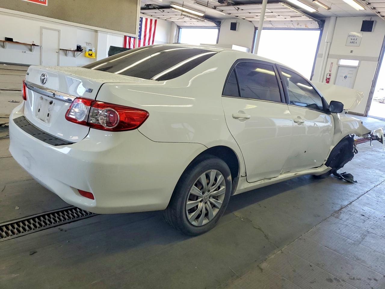 2013 Toyota Corolla Le White vin: JTDBU4EE2DJ116275