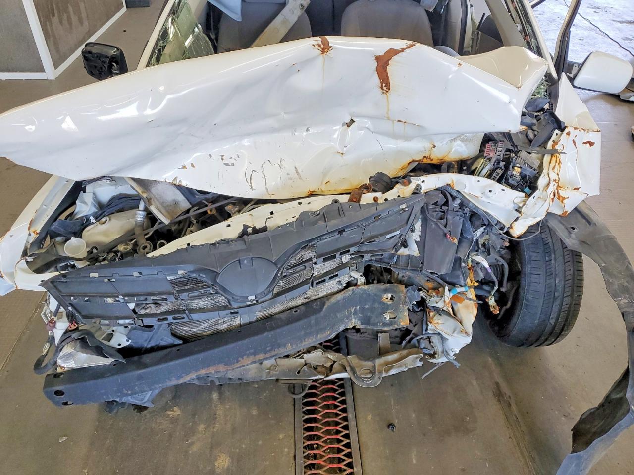2013 Toyota Corolla Le White vin: JTDBU4EE2DJ116275
