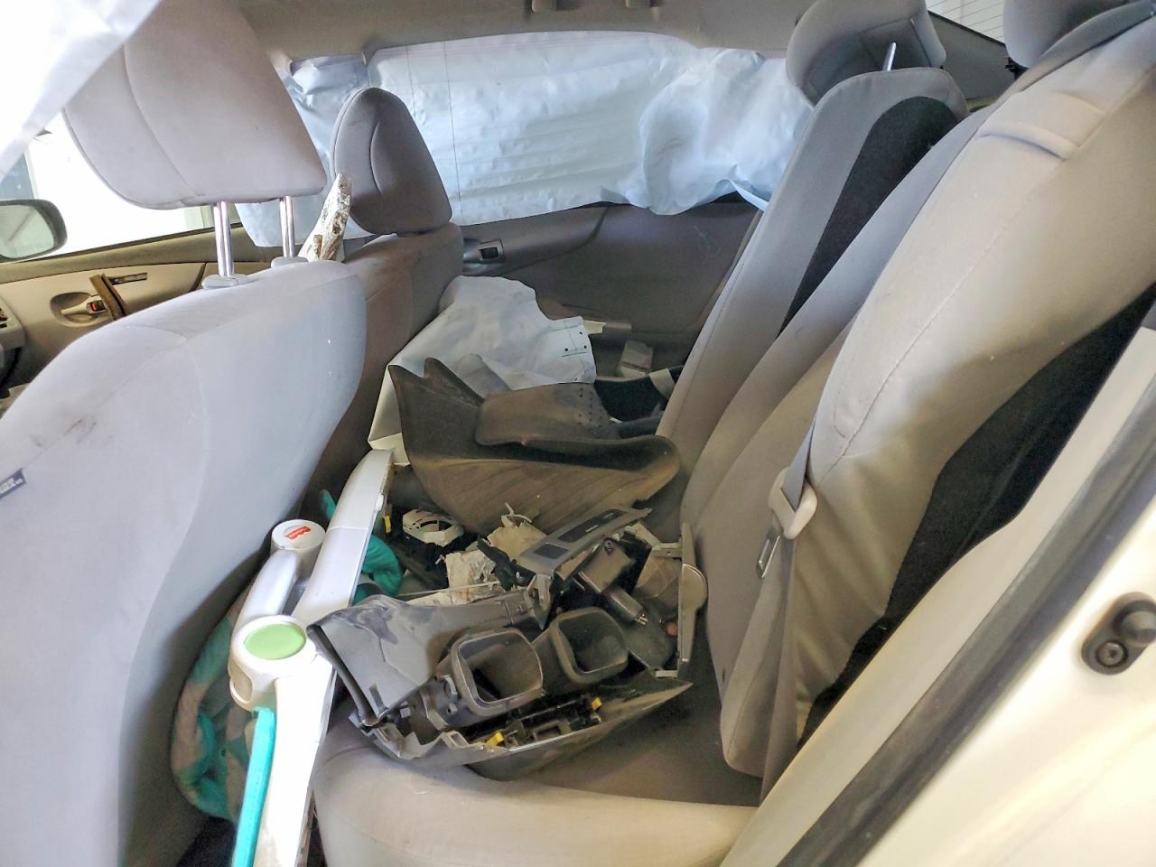 2013 Toyota Corolla Le White vin: JTDBU4EE2DJ116275