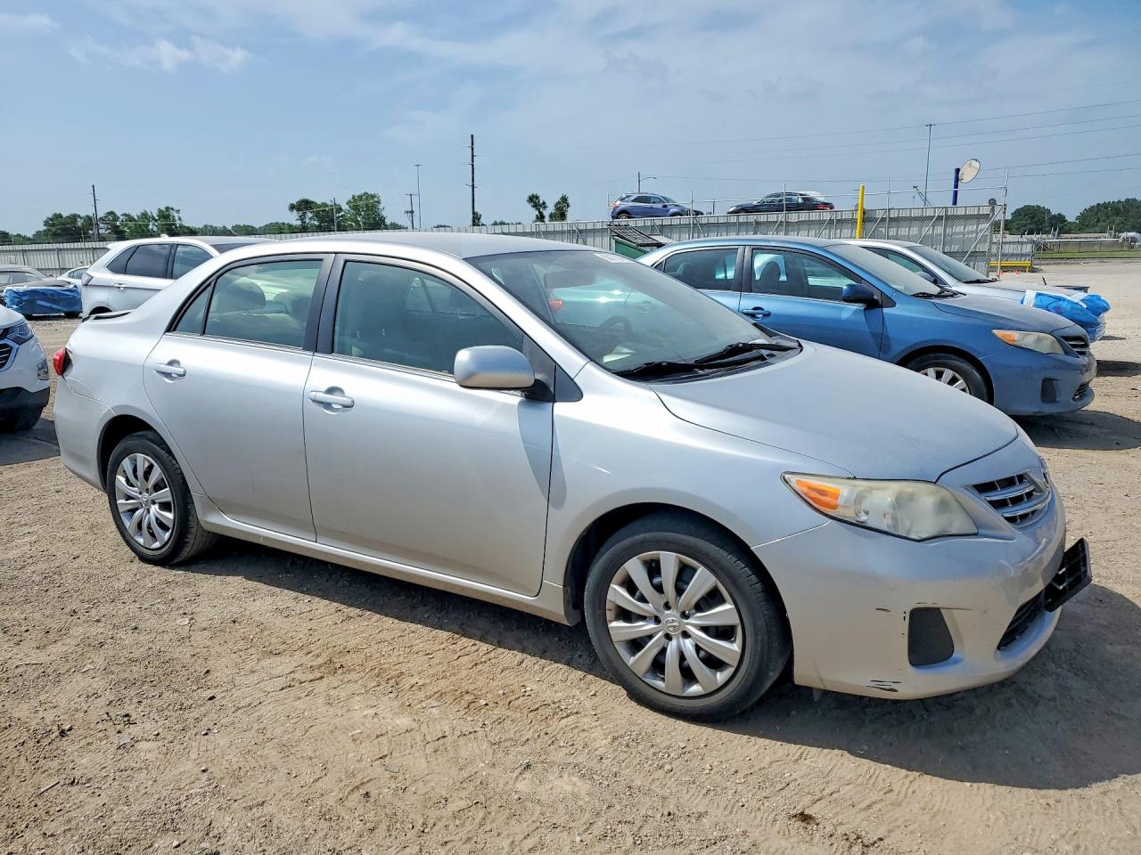 2013 Toyota Corolla Le Silver vin: JTDBU4EE2DJ117250