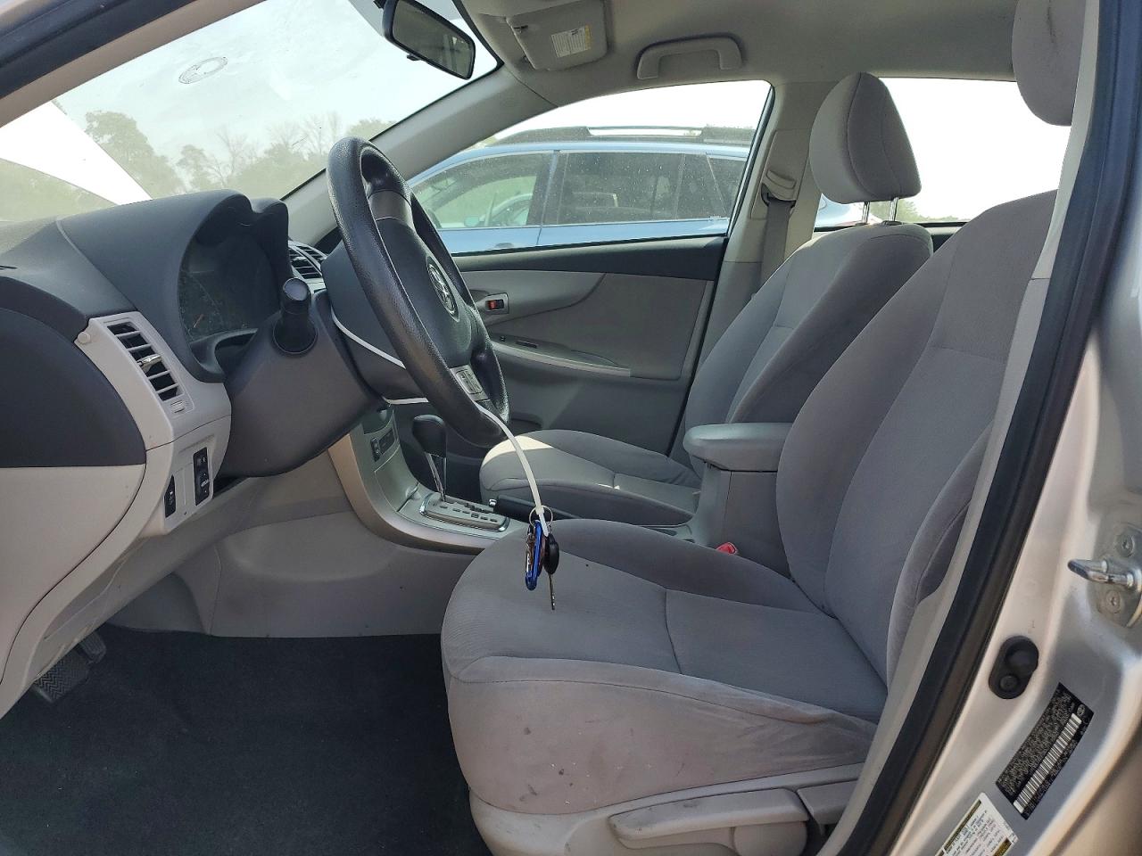 2013 Toyota Corolla Le Silver vin: JTDBU4EE2DJ117250
