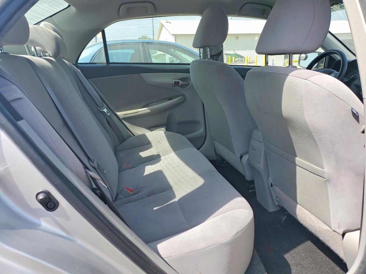 2013 Toyota Corolla Le Silver vin: JTDBU4EE2DJ117250