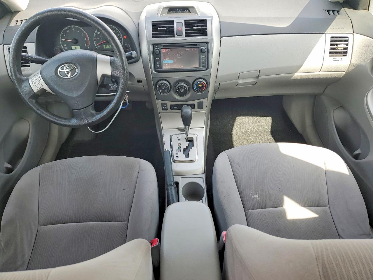 2013 Toyota Corolla Le Silver vin: JTDBU4EE2DJ117250