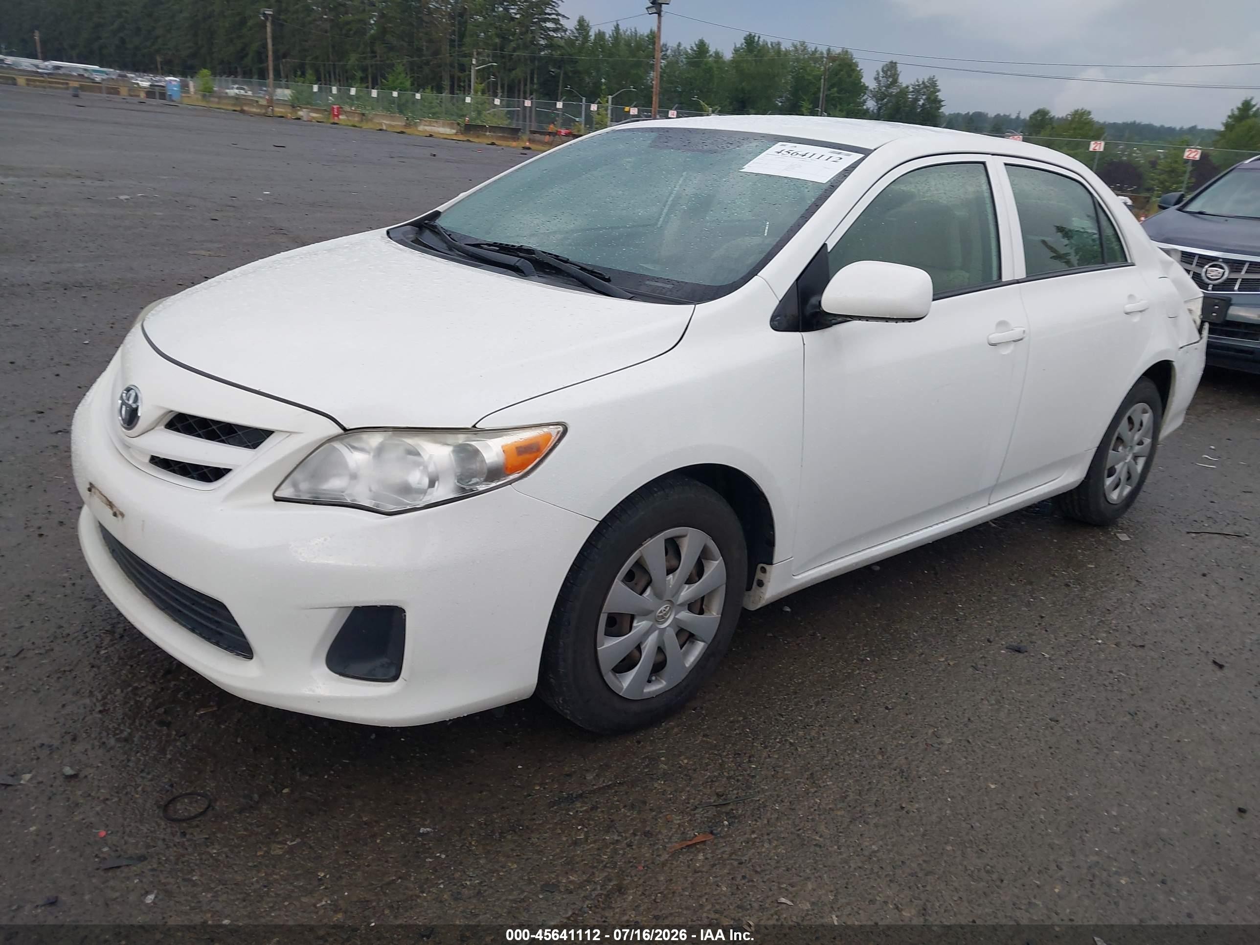 2013 Toyota Corolla L Белый vin: JTDBU4EE2DJ117295
