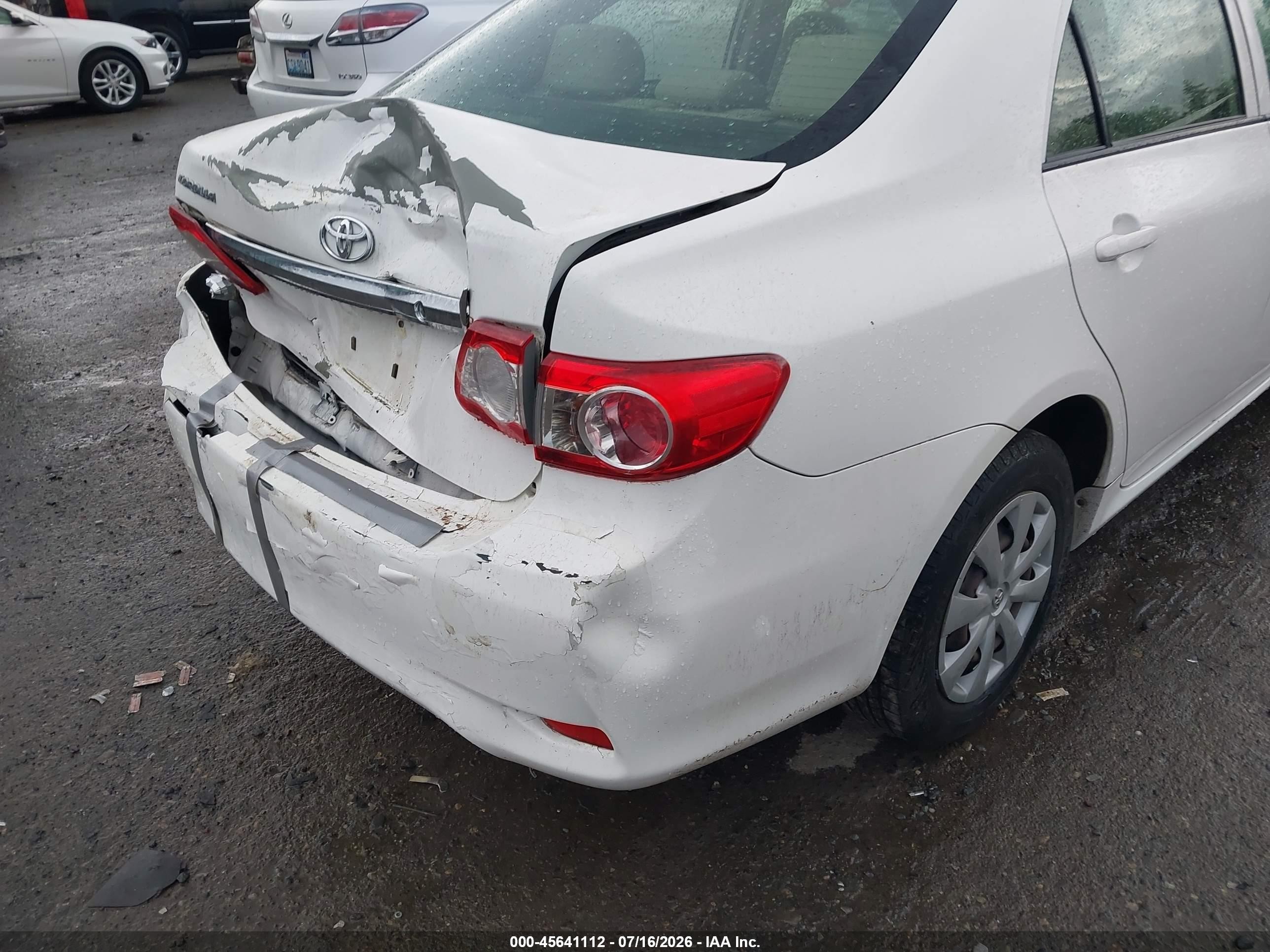 2013 Toyota Corolla L Белый vin: JTDBU4EE2DJ117295