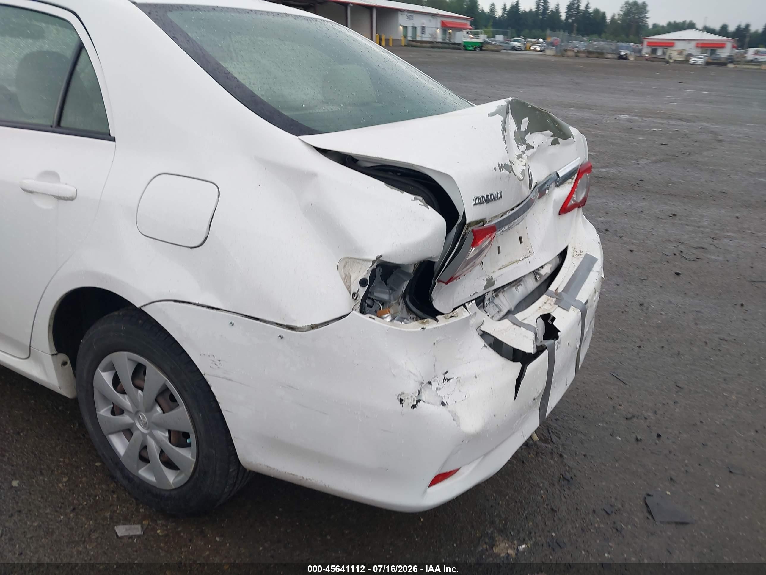 2013 Toyota Corolla L Белый vin: JTDBU4EE2DJ117295