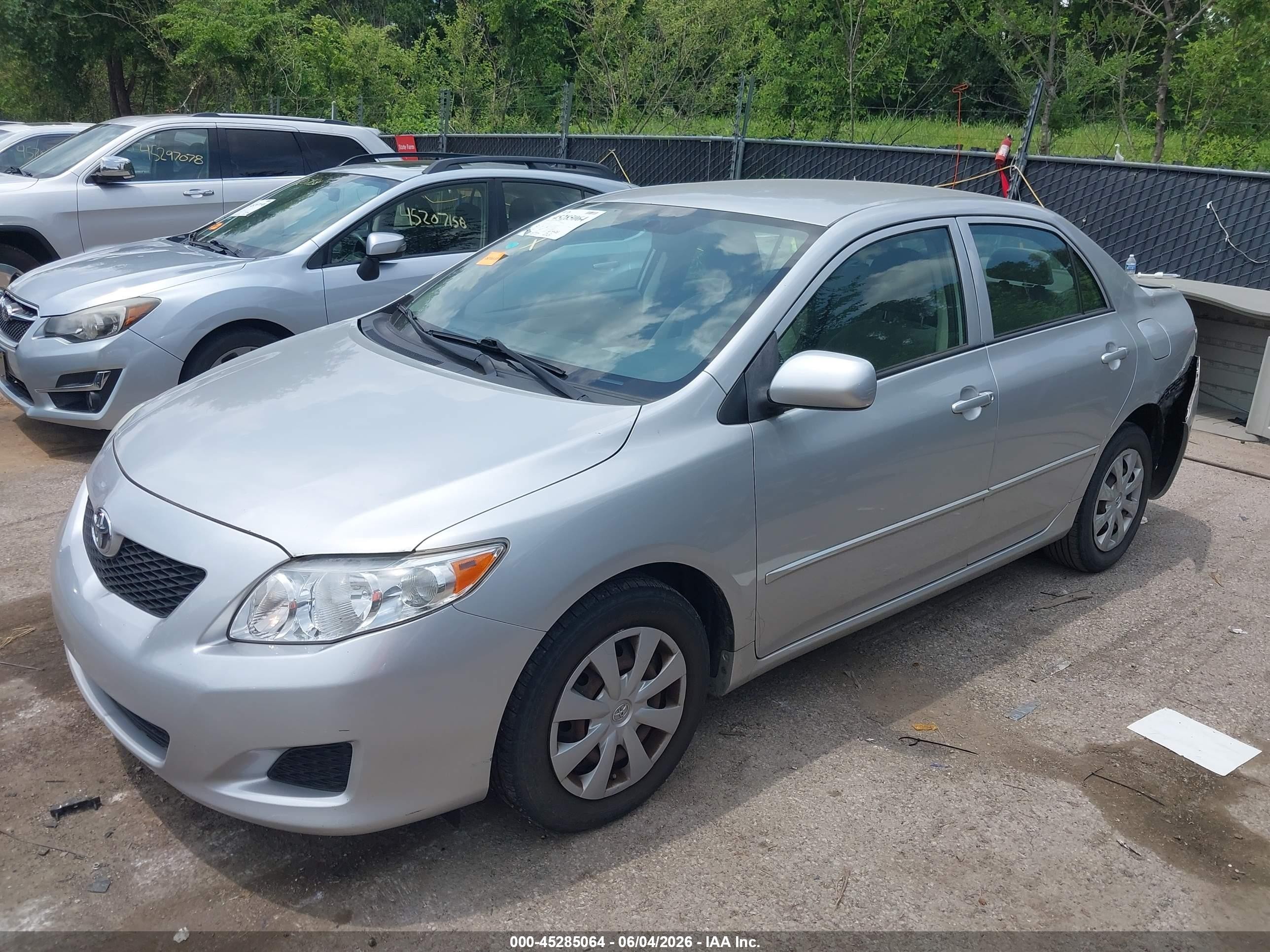 2010 Toyota Corolla Le Silver vin: JTDBU4EE3A9119389