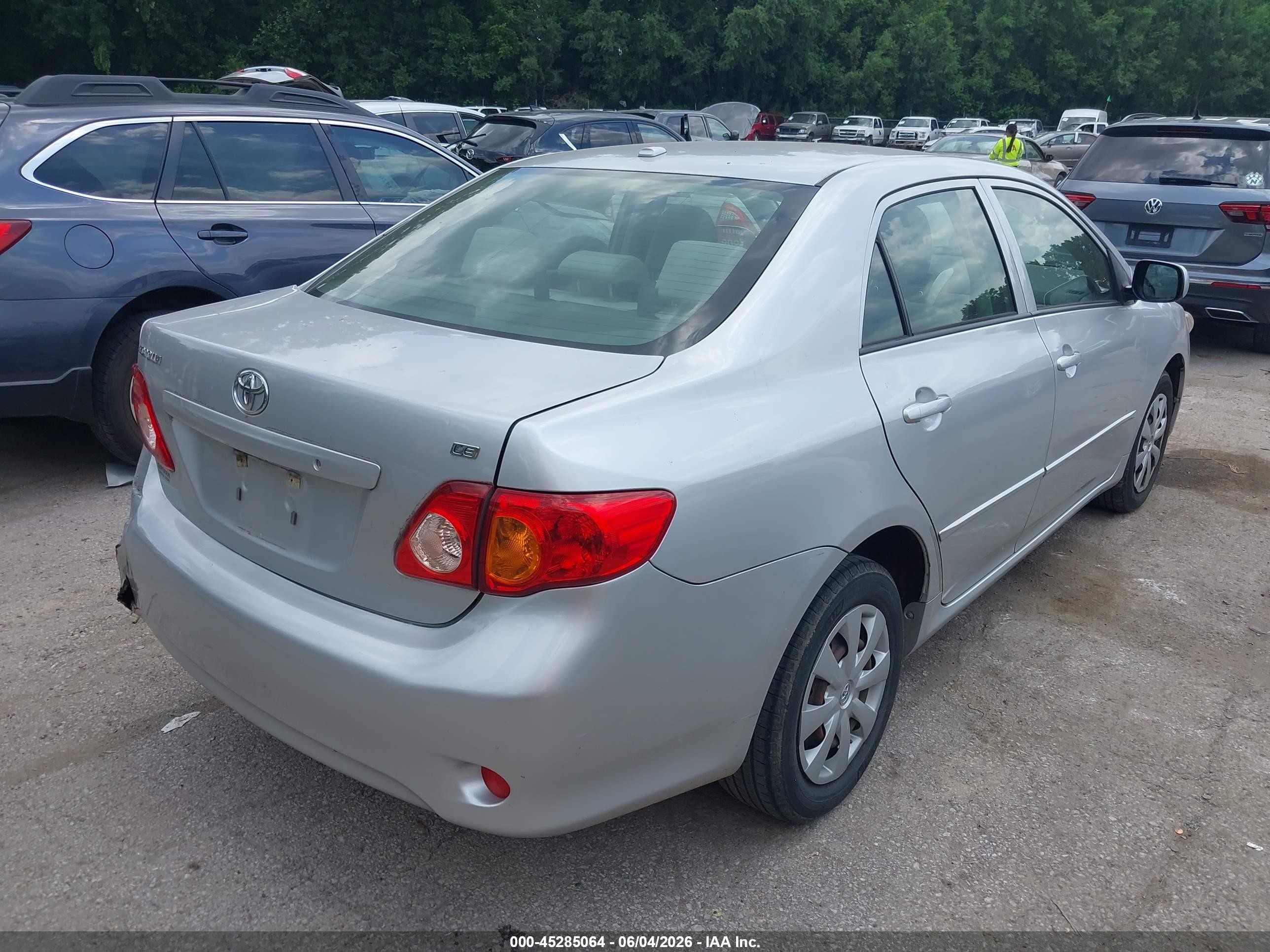 2010 Toyota Corolla Le Silver vin: JTDBU4EE3A9119389