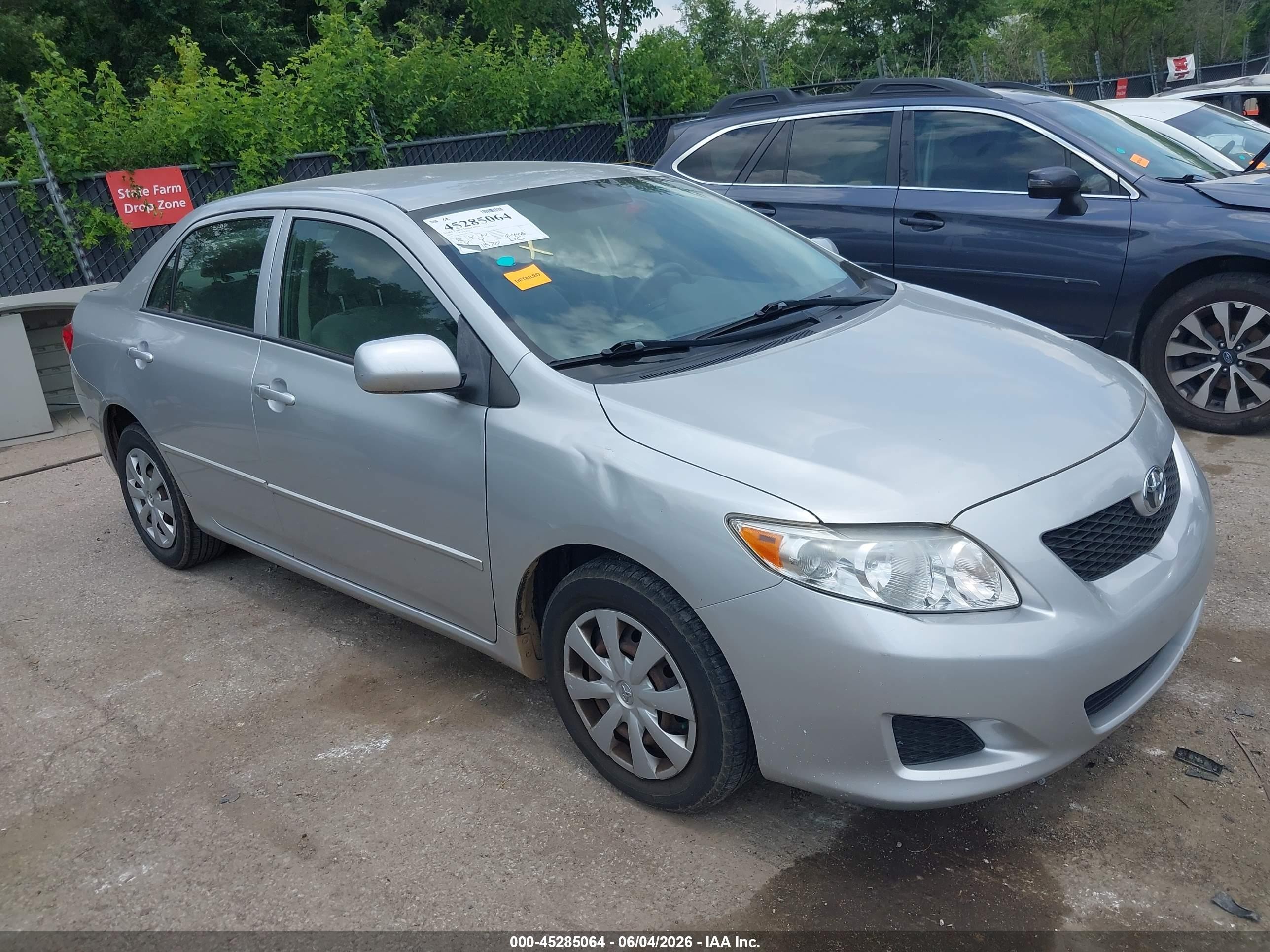 2010 Toyota Corolla Le Silver vin: JTDBU4EE3A9119389