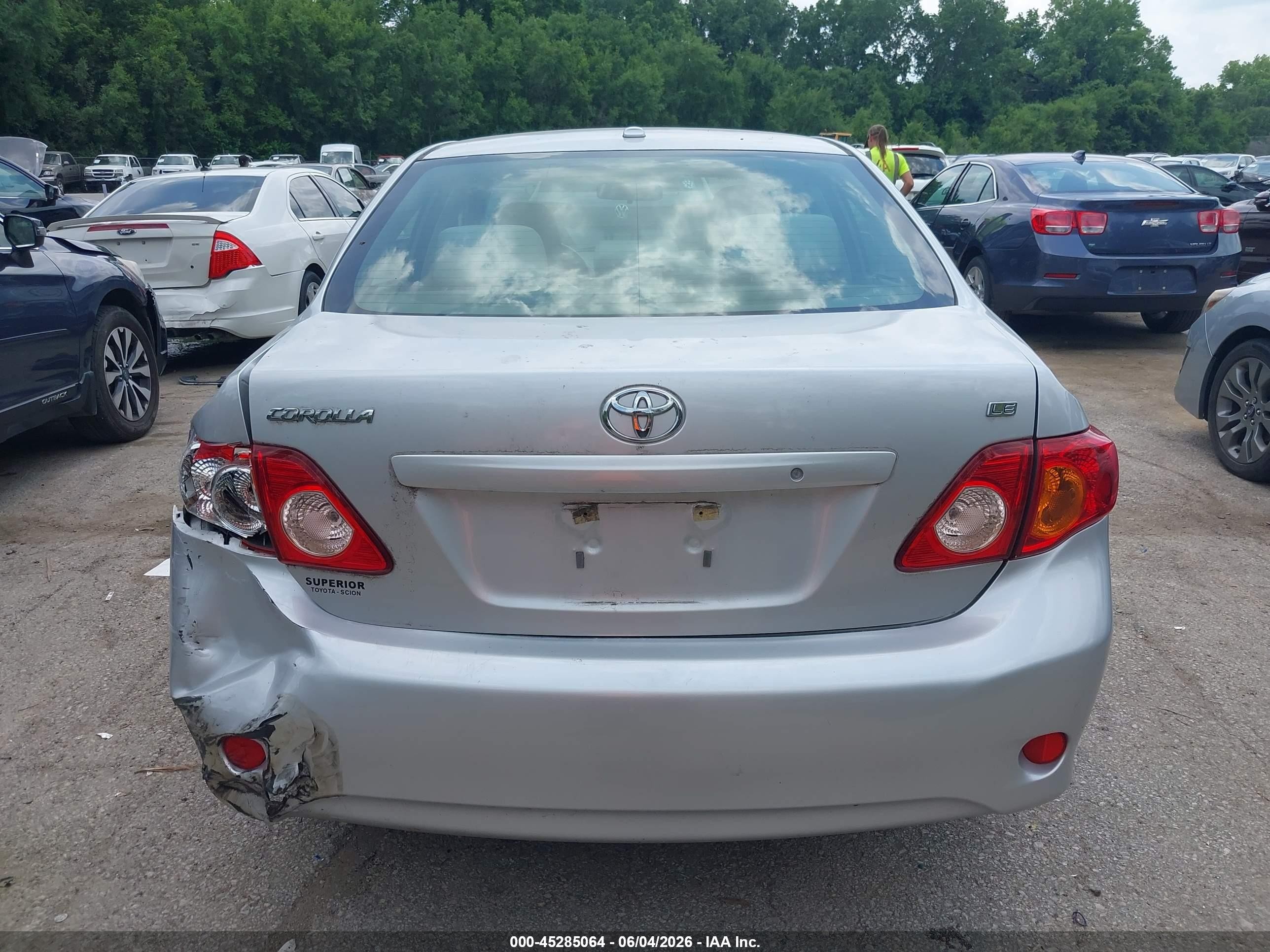 2010 Toyota Corolla Le Silver vin: JTDBU4EE3A9119389