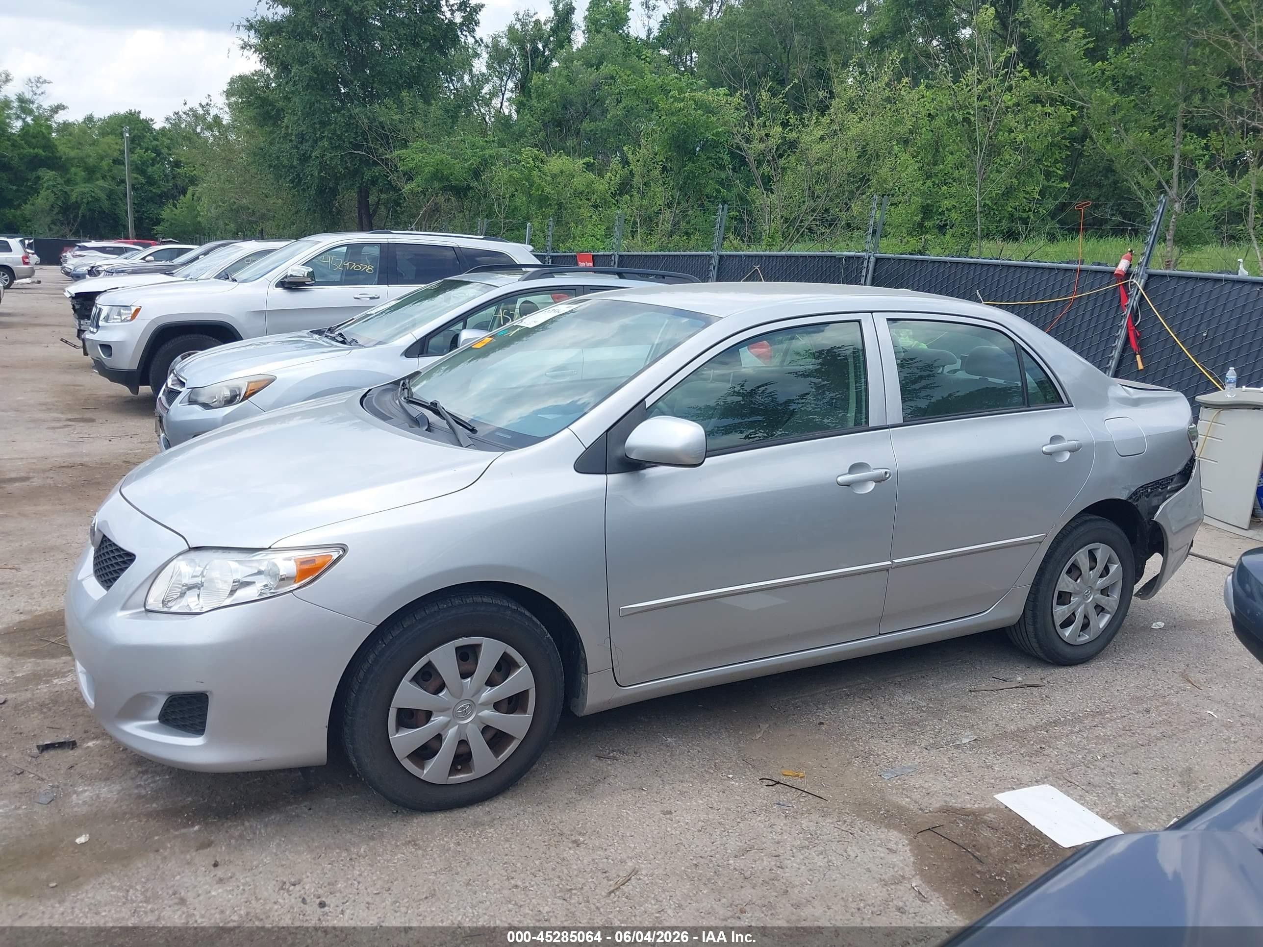 2010 Toyota Corolla Le Silver vin: JTDBU4EE3A9119389