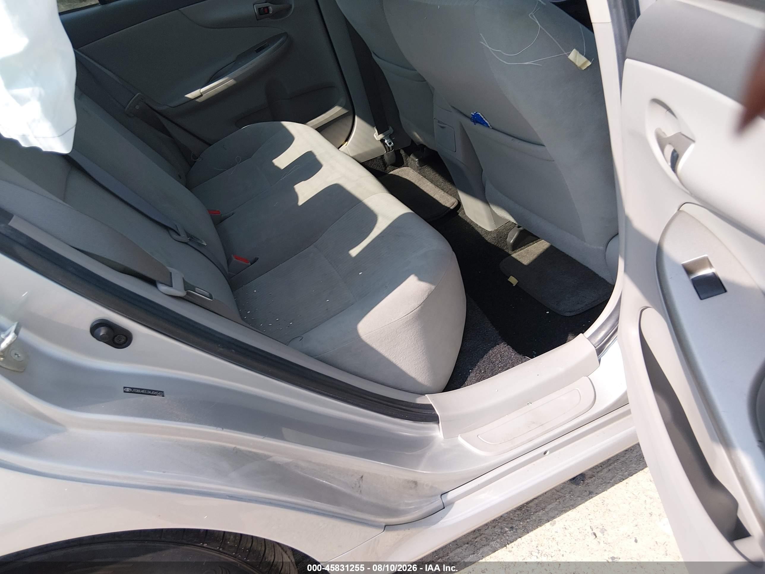 2010 Toyota Corolla Le Silver vin: JTDBU4EE3AJ065431