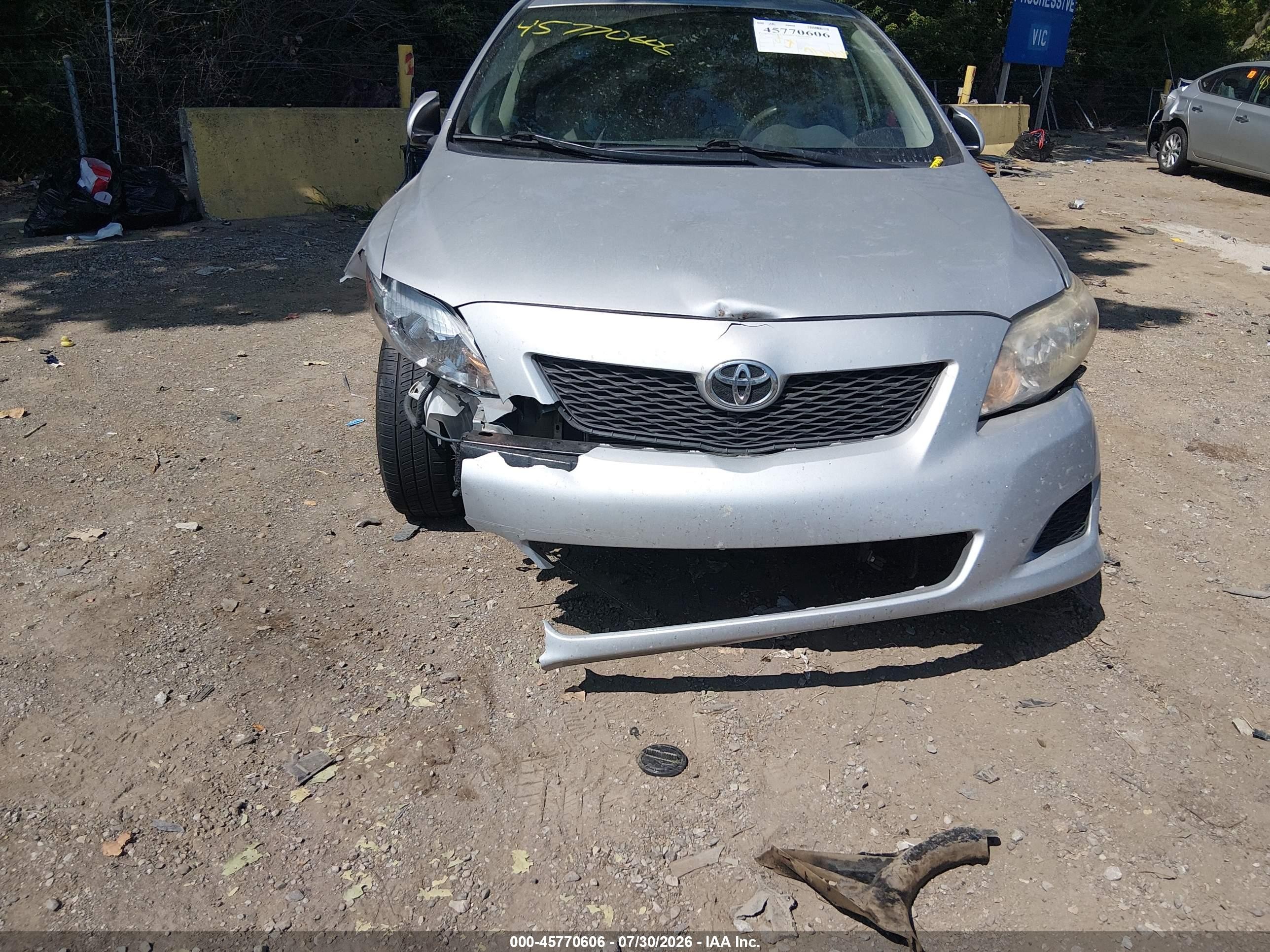 2010 Toyota Corolla Le Серебряный vin: JTDBU4EE3AJ065803