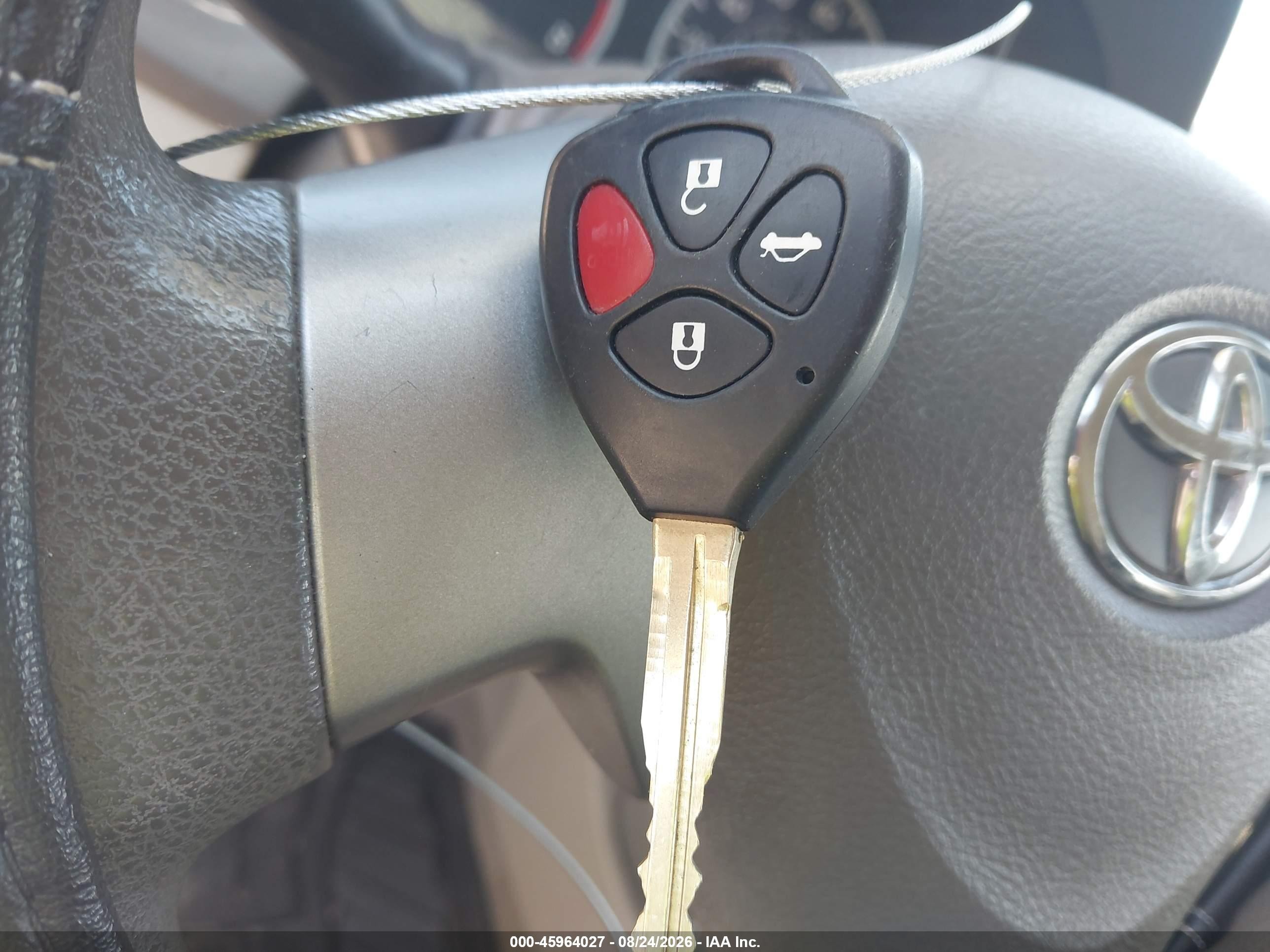 2010 Toyota Corolla Le Белый vin: JTDBU4EE3AJ066689