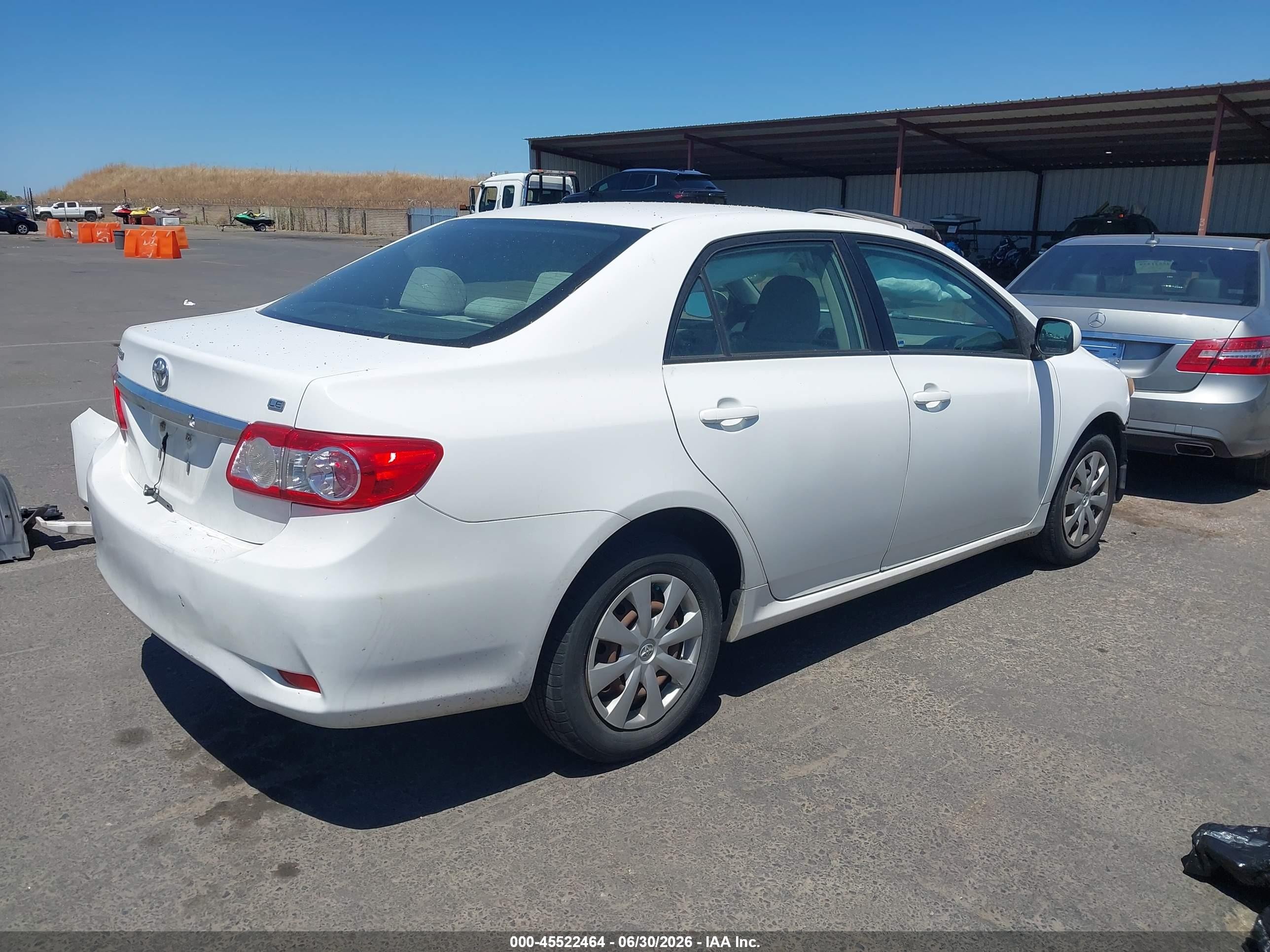 2011 Toyota Corolla Le White vin: JTDBU4EE3B9124478